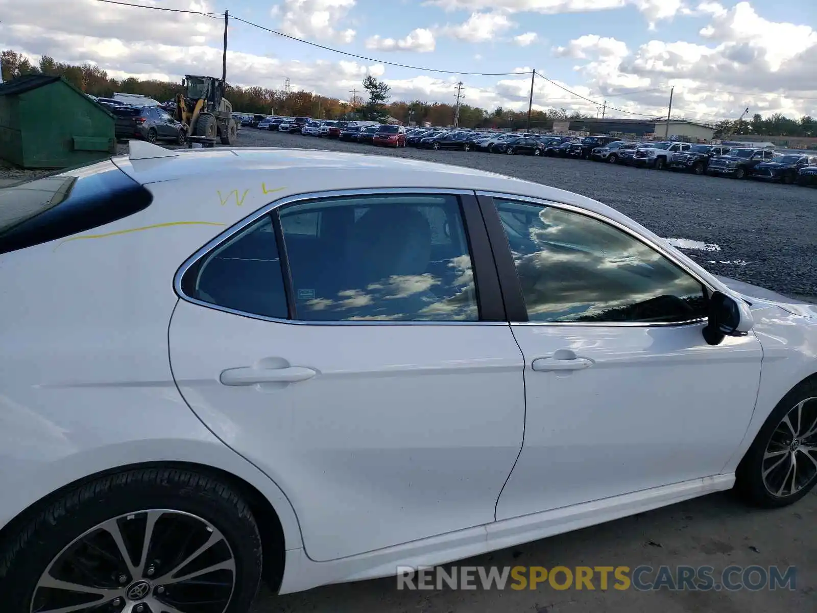 9 Photograph of a damaged car 4T1M11AK3LU990185 TOYOTA CAMRY 2020