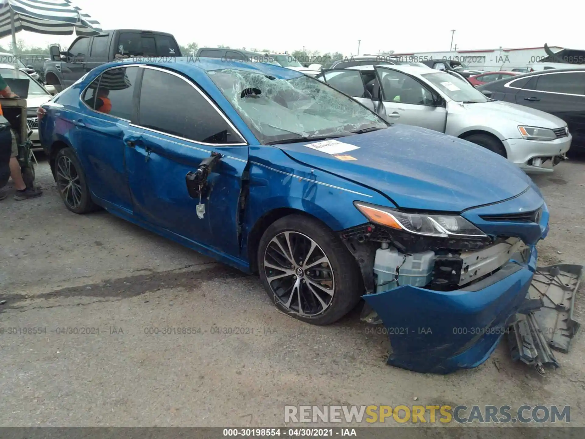 1 Photograph of a damaged car 4T1M11AK4LU310195 TOYOTA CAMRY 2020