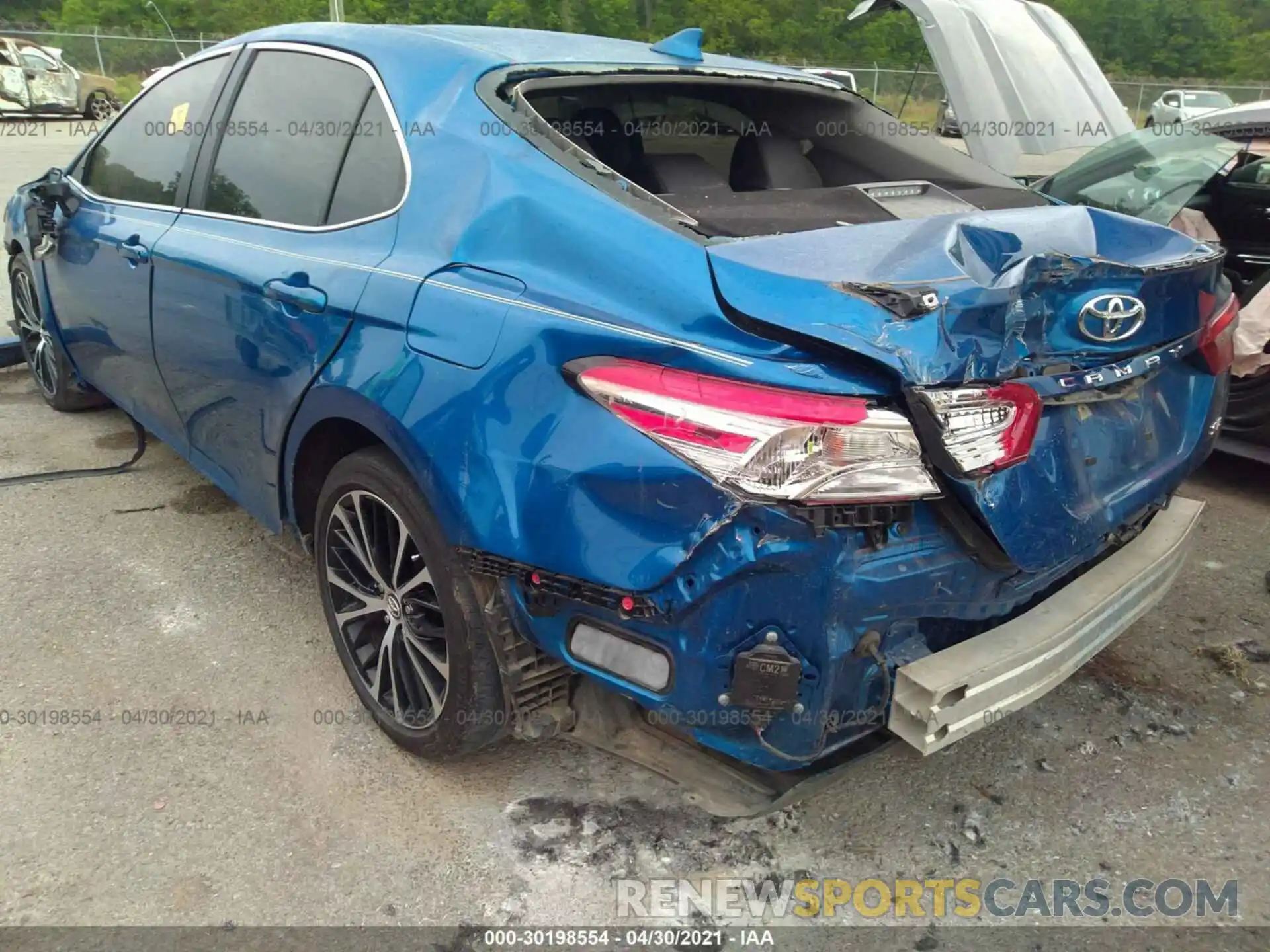 3 Photograph of a damaged car 4T1M11AK4LU310195 TOYOTA CAMRY 2020