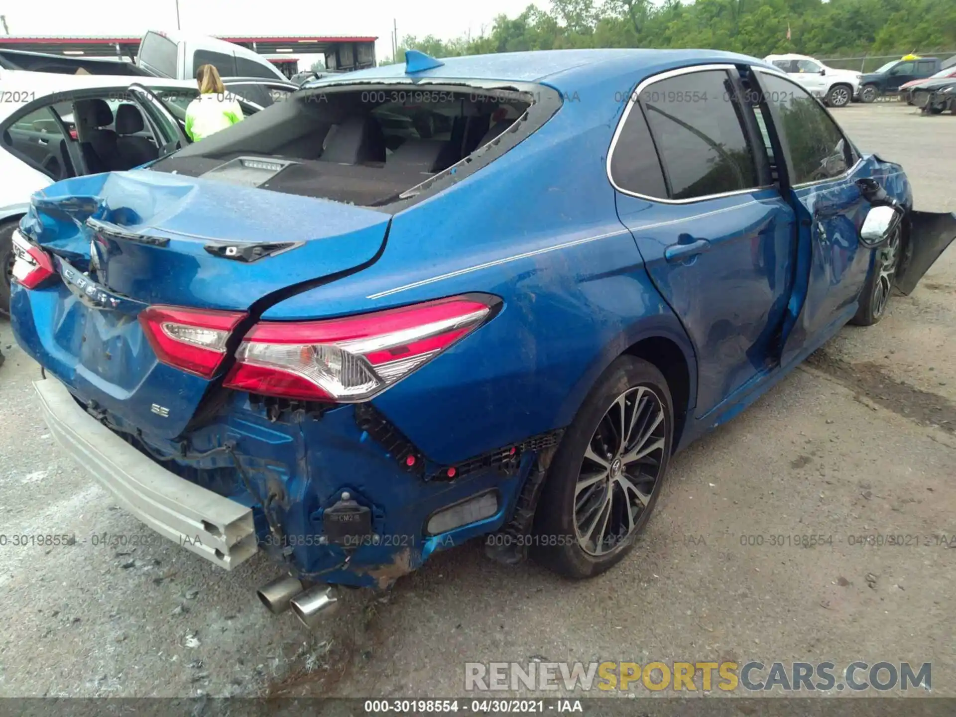 4 Photograph of a damaged car 4T1M11AK4LU310195 TOYOTA CAMRY 2020