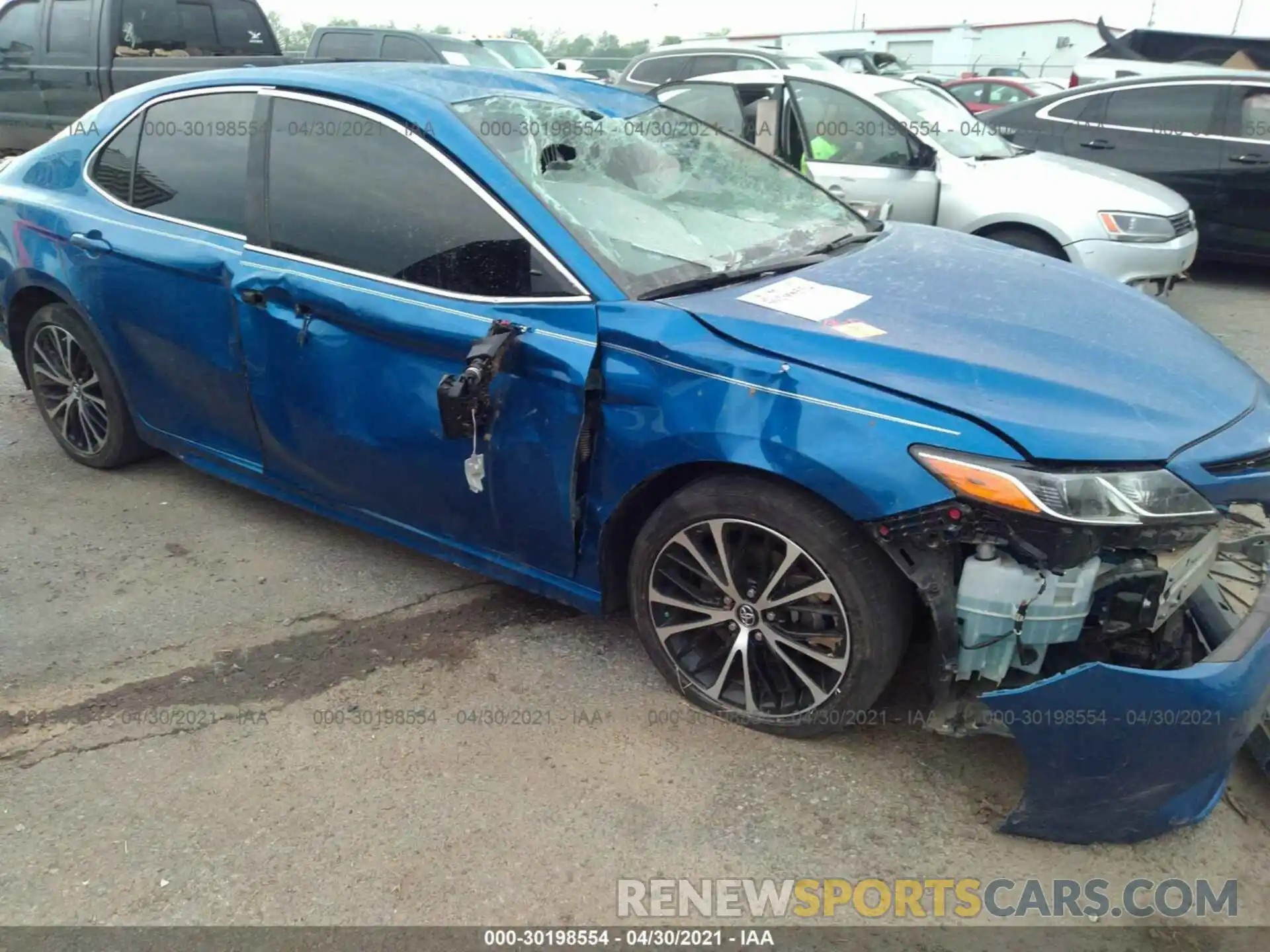 6 Photograph of a damaged car 4T1M11AK4LU310195 TOYOTA CAMRY 2020