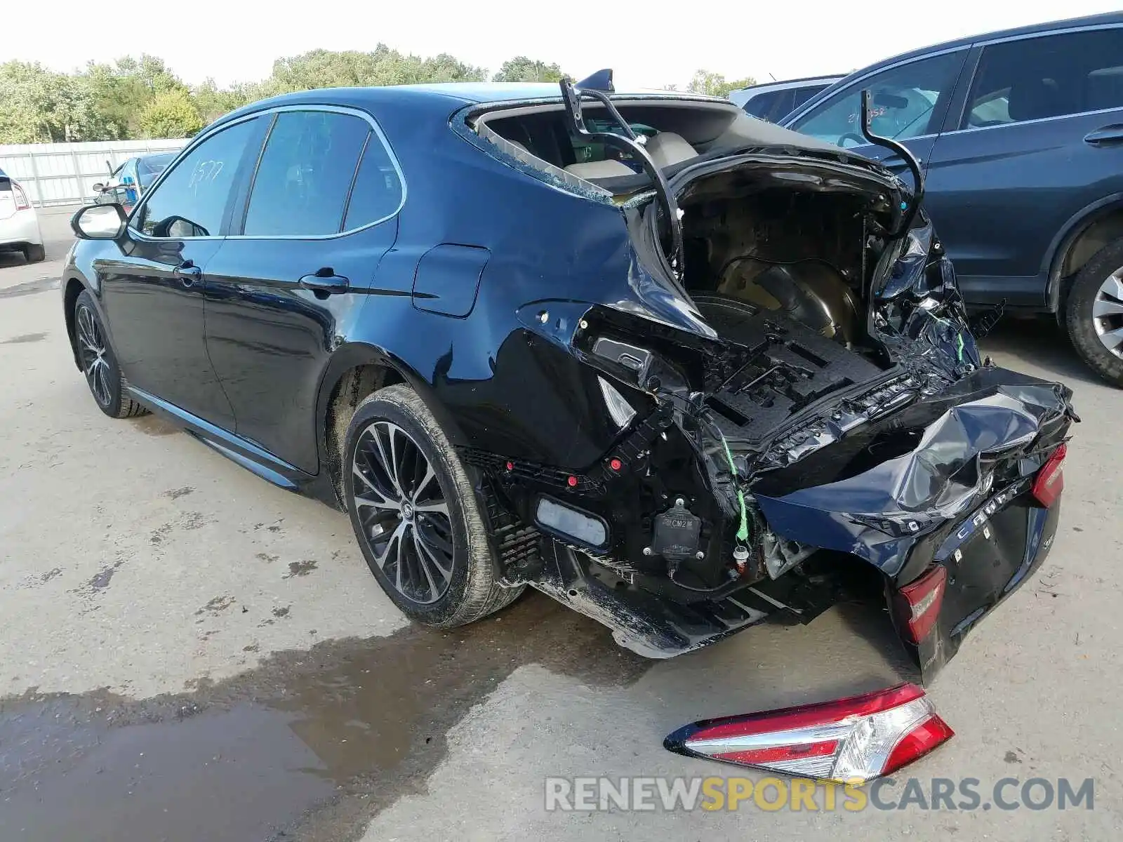 3 Photograph of a damaged car 4T1M11AK4LU319513 TOYOTA CAMRY 2020