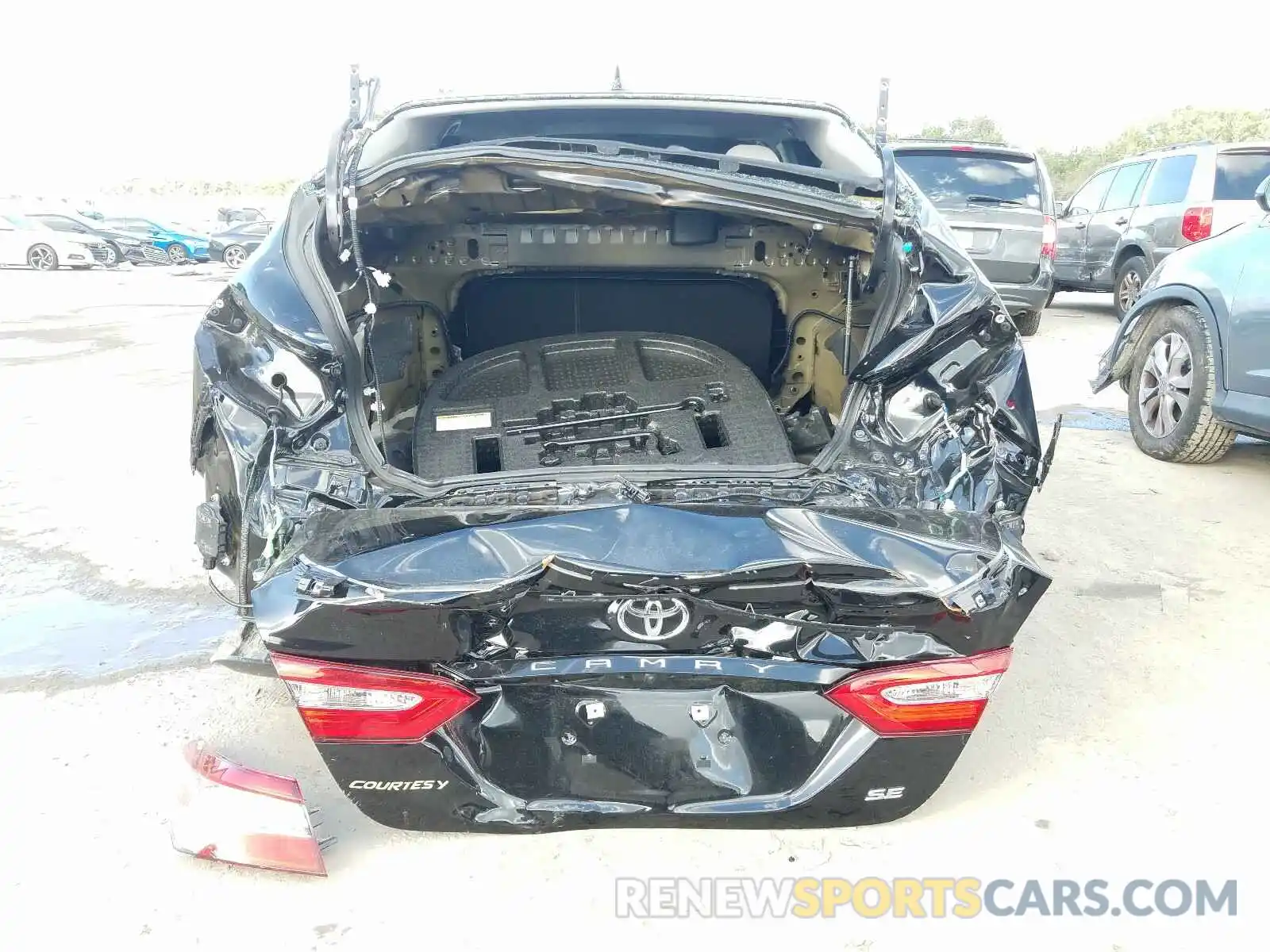 9 Photograph of a damaged car 4T1M11AK4LU319513 TOYOTA CAMRY 2020