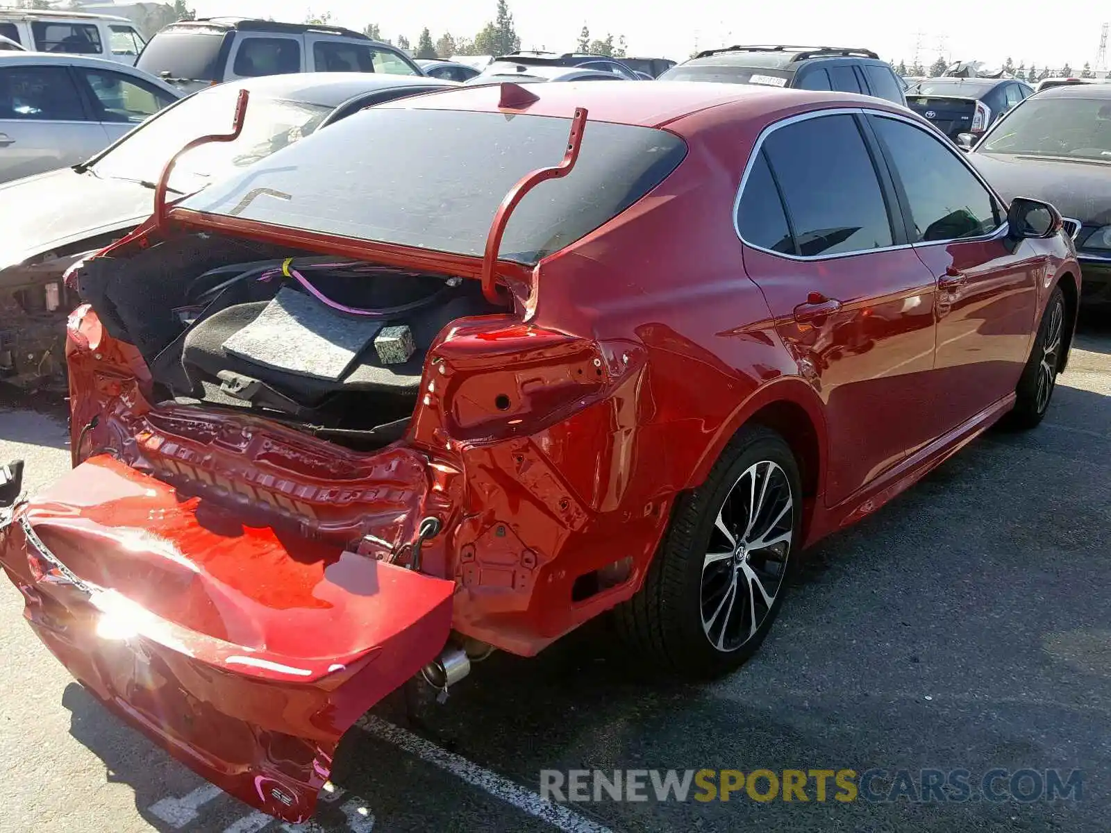 4 Photograph of a damaged car 4T1M11AK4LU320287 TOYOTA CAMRY 2020