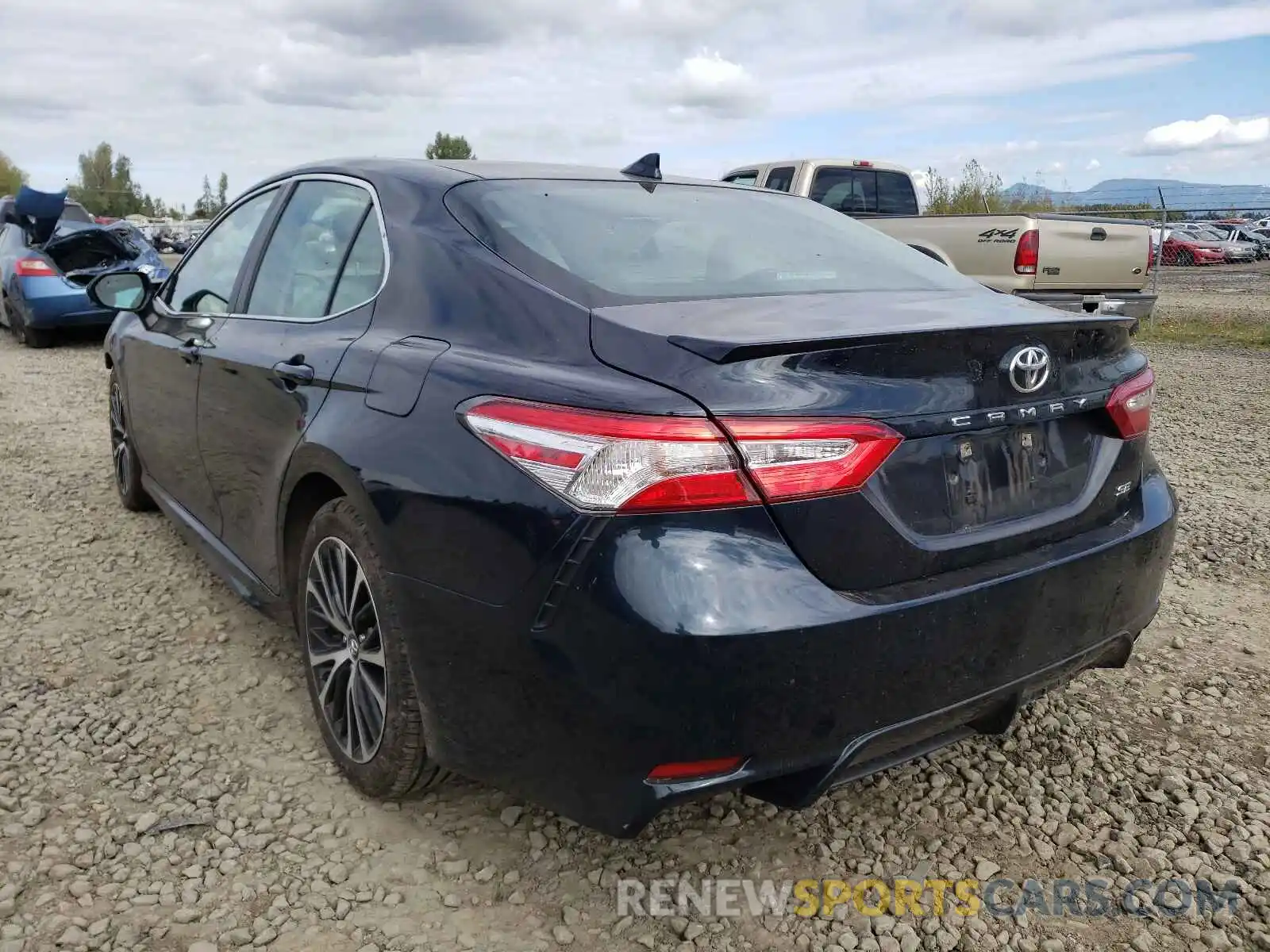 3 Photograph of a damaged car 4T1M11AK4LU321553 TOYOTA CAMRY 2020