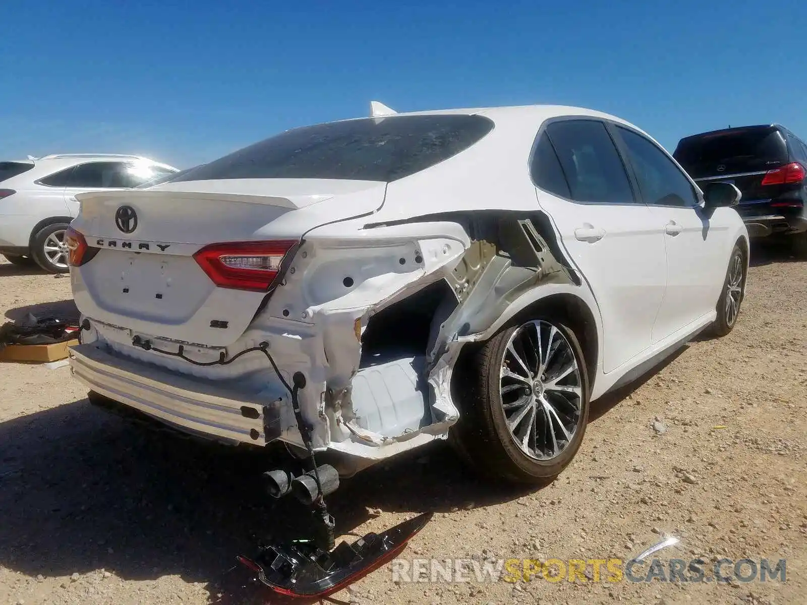 4 Photograph of a damaged car 4T1M11AK4LU322573 TOYOTA CAMRY 2020