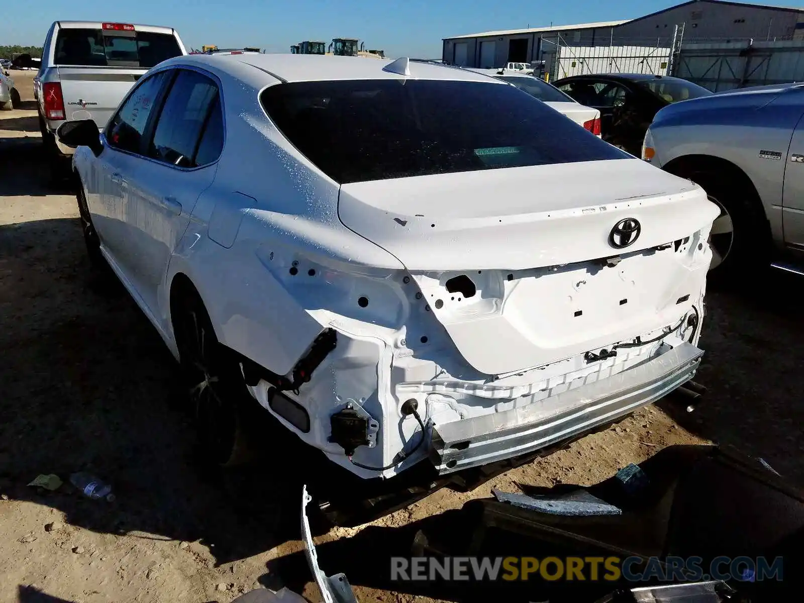 3 Photograph of a damaged car 4T1M11AK4LU325652 TOYOTA CAMRY 2020