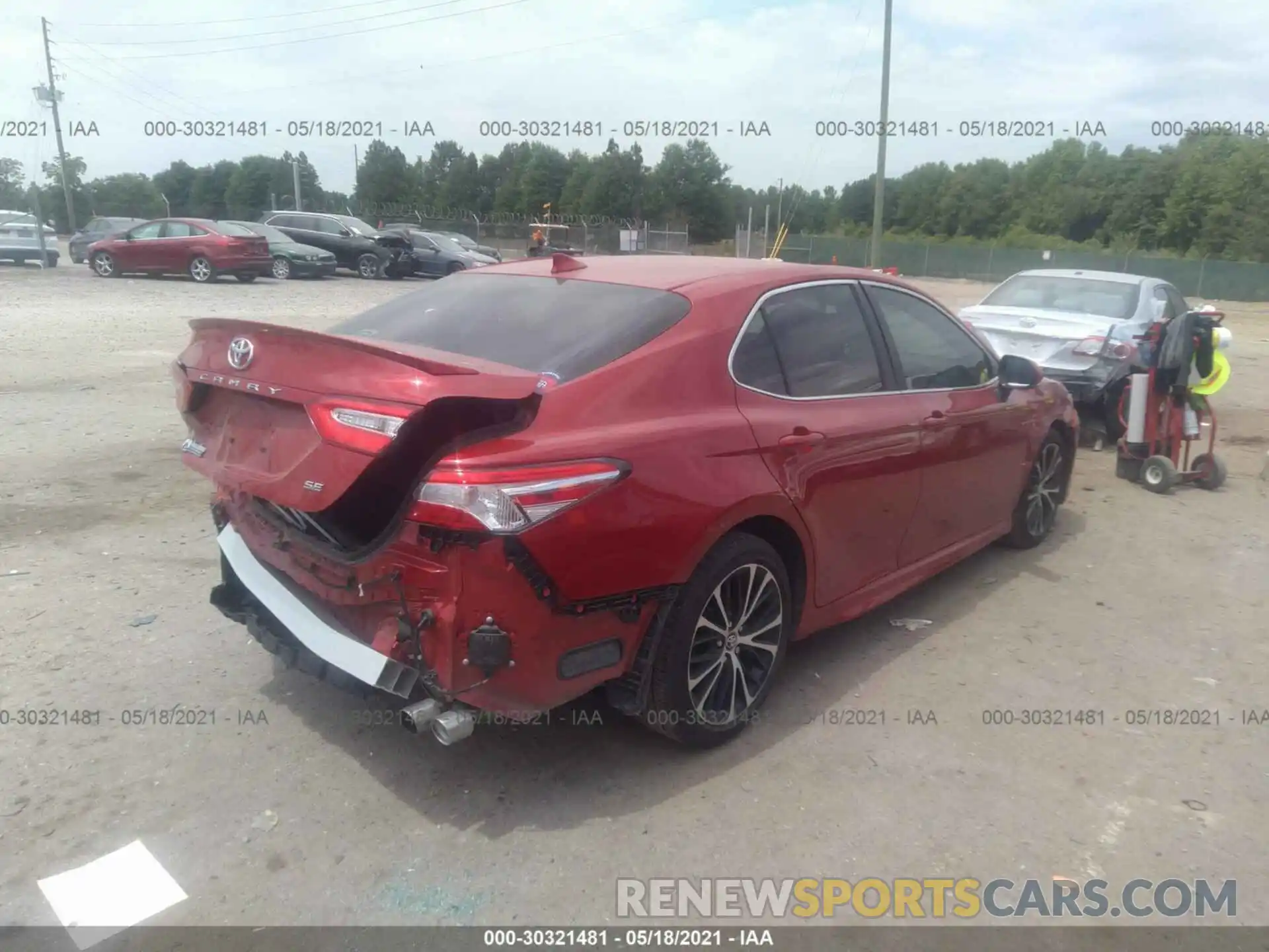 4 Photograph of a damaged car 4T1M11AK4LU338675 TOYOTA CAMRY 2020