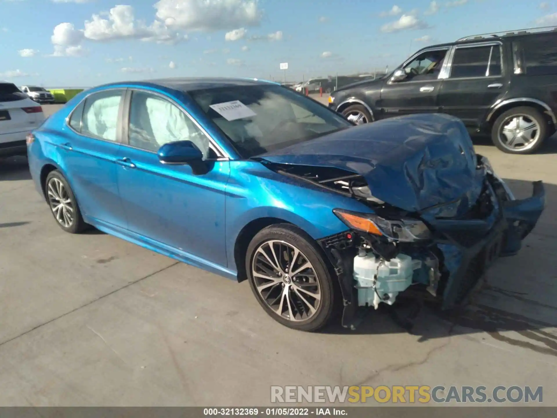 1 Photograph of a damaged car 4T1M11AK4LU377315 TOYOTA CAMRY 2020