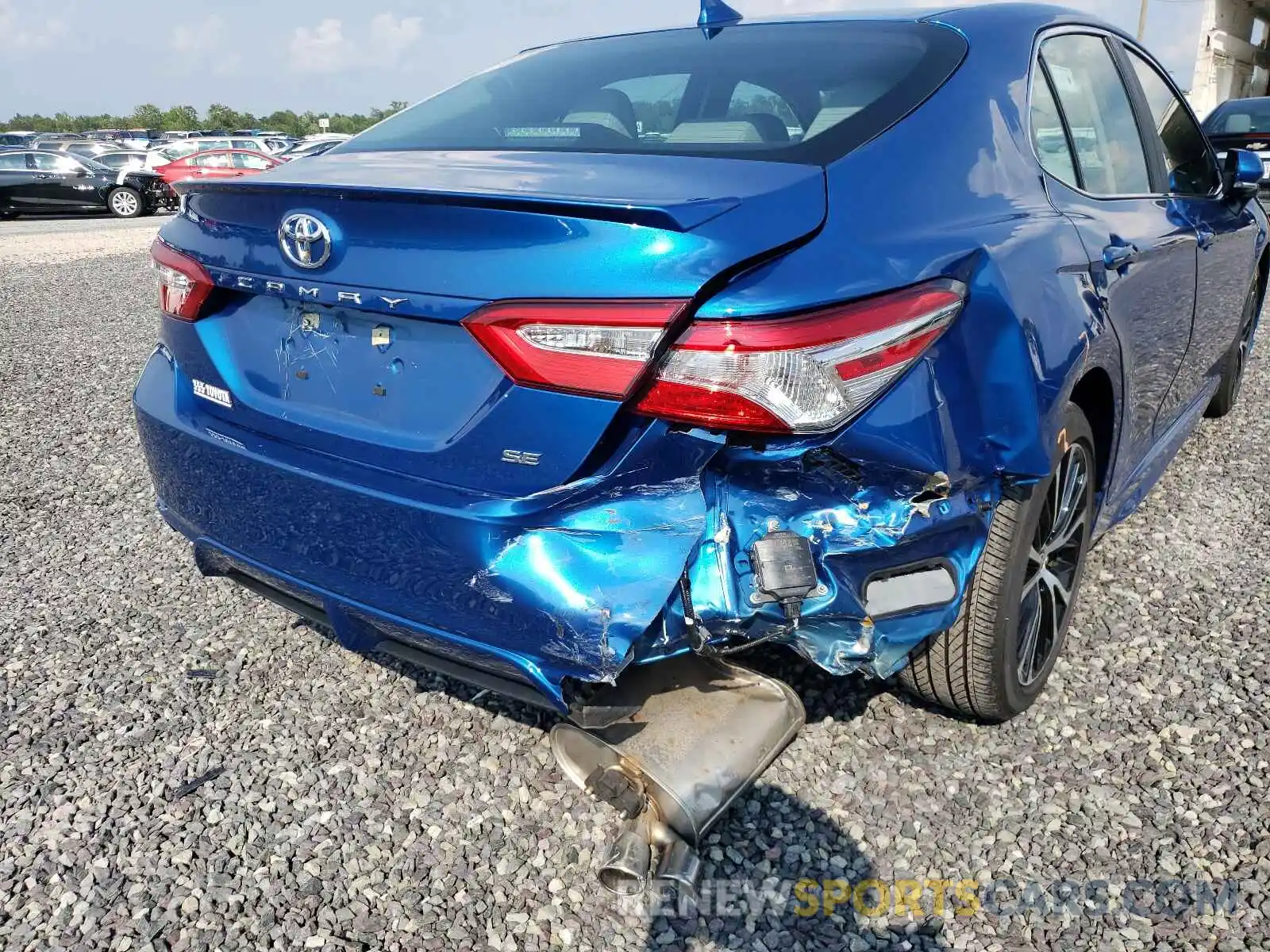 9 Photograph of a damaged car 4T1M11AK4LU401340 TOYOTA CAMRY 2020