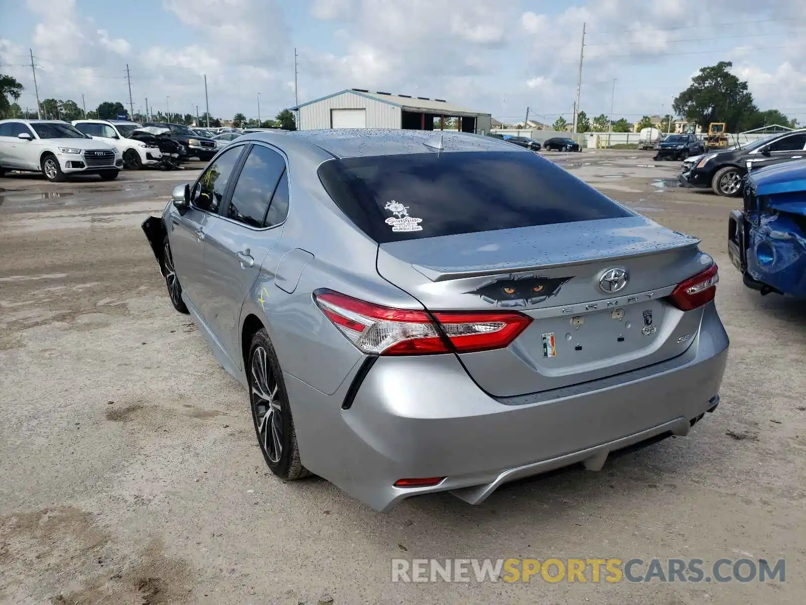 3 Photograph of a damaged car 4T1M11AK4LU511417 TOYOTA CAMRY 2020