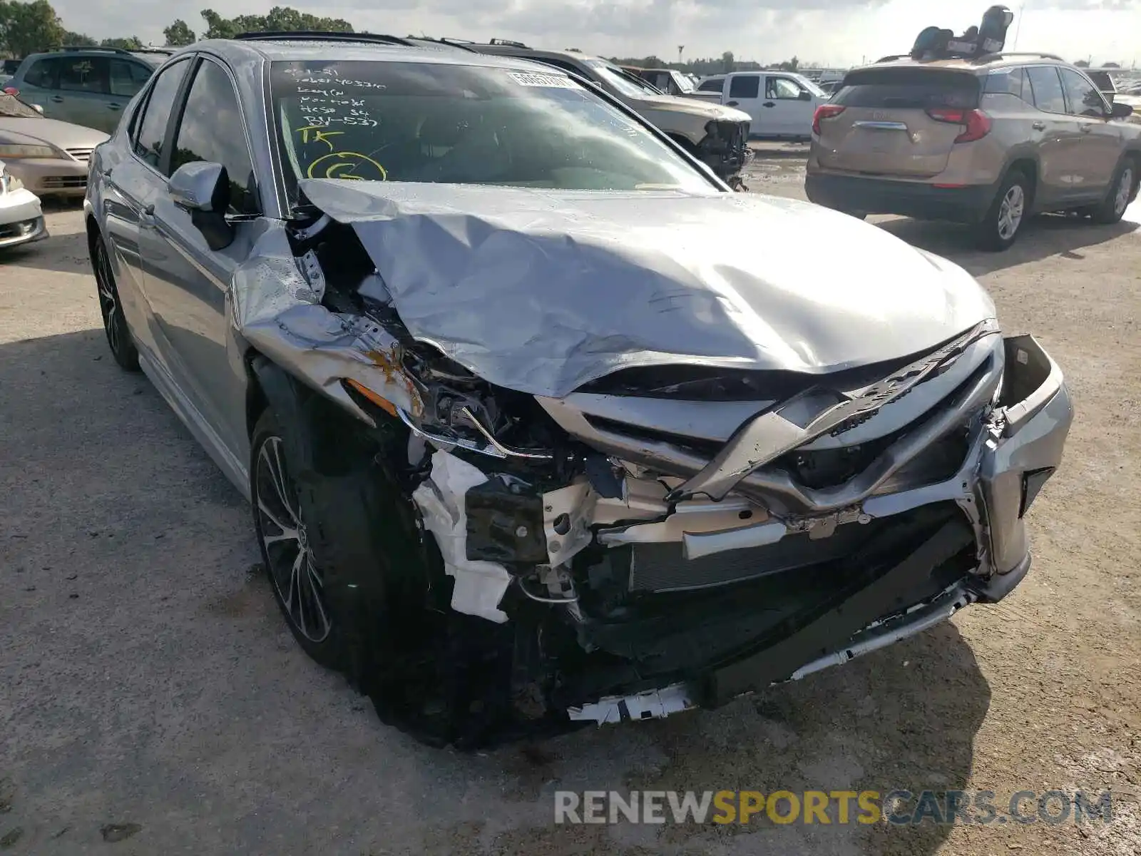 9 Photograph of a damaged car 4T1M11AK4LU511417 TOYOTA CAMRY 2020