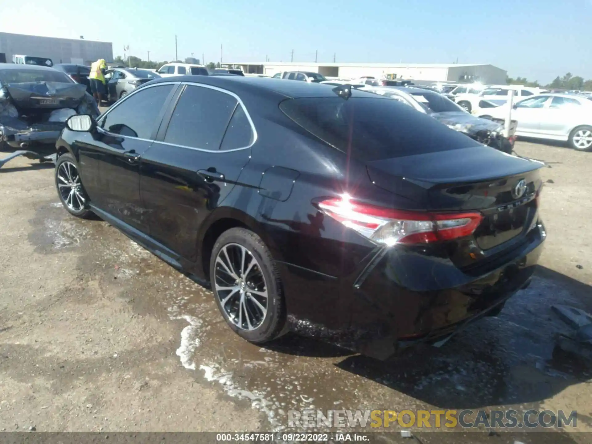 3 Фотография поврежденного автомобиля 4T1M11AK4LU889706 TOYOTA CAMRY 2020