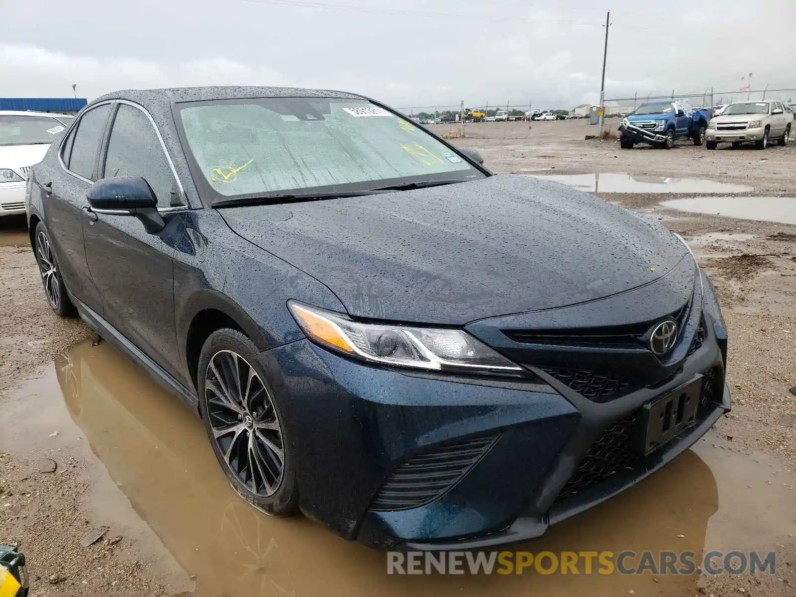 1 Photograph of a damaged car 4T1M11AK4LU908092 TOYOTA CAMRY 2020