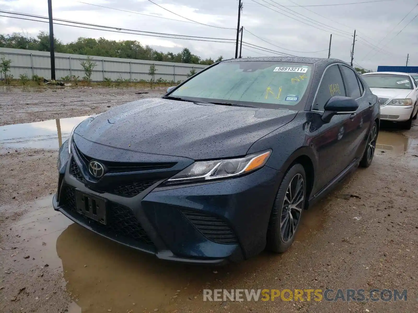 2 Photograph of a damaged car 4T1M11AK4LU908092 TOYOTA CAMRY 2020