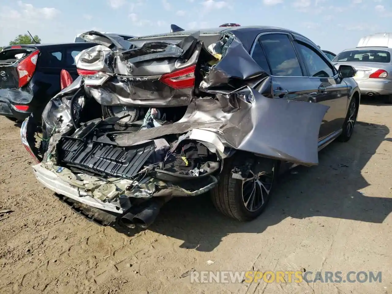 4 Photograph of a damaged car 4T1M11AK4LU916225 TOYOTA CAMRY 2020