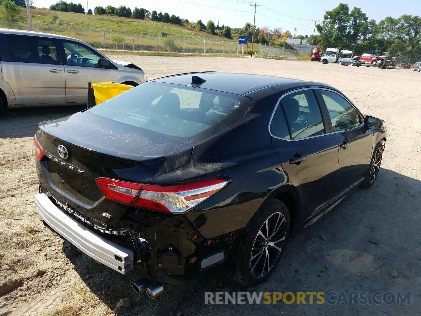 4 Photograph of a damaged car 4T1M11AK4LU923496 TOYOTA CAMRY 2020