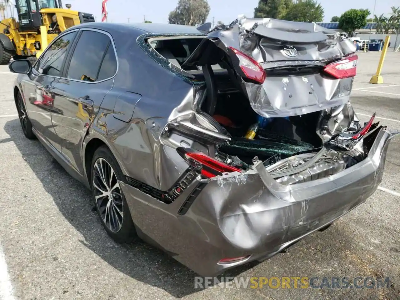 3 Photograph of a damaged car 4T1M11AK4LU924423 TOYOTA CAMRY 2020