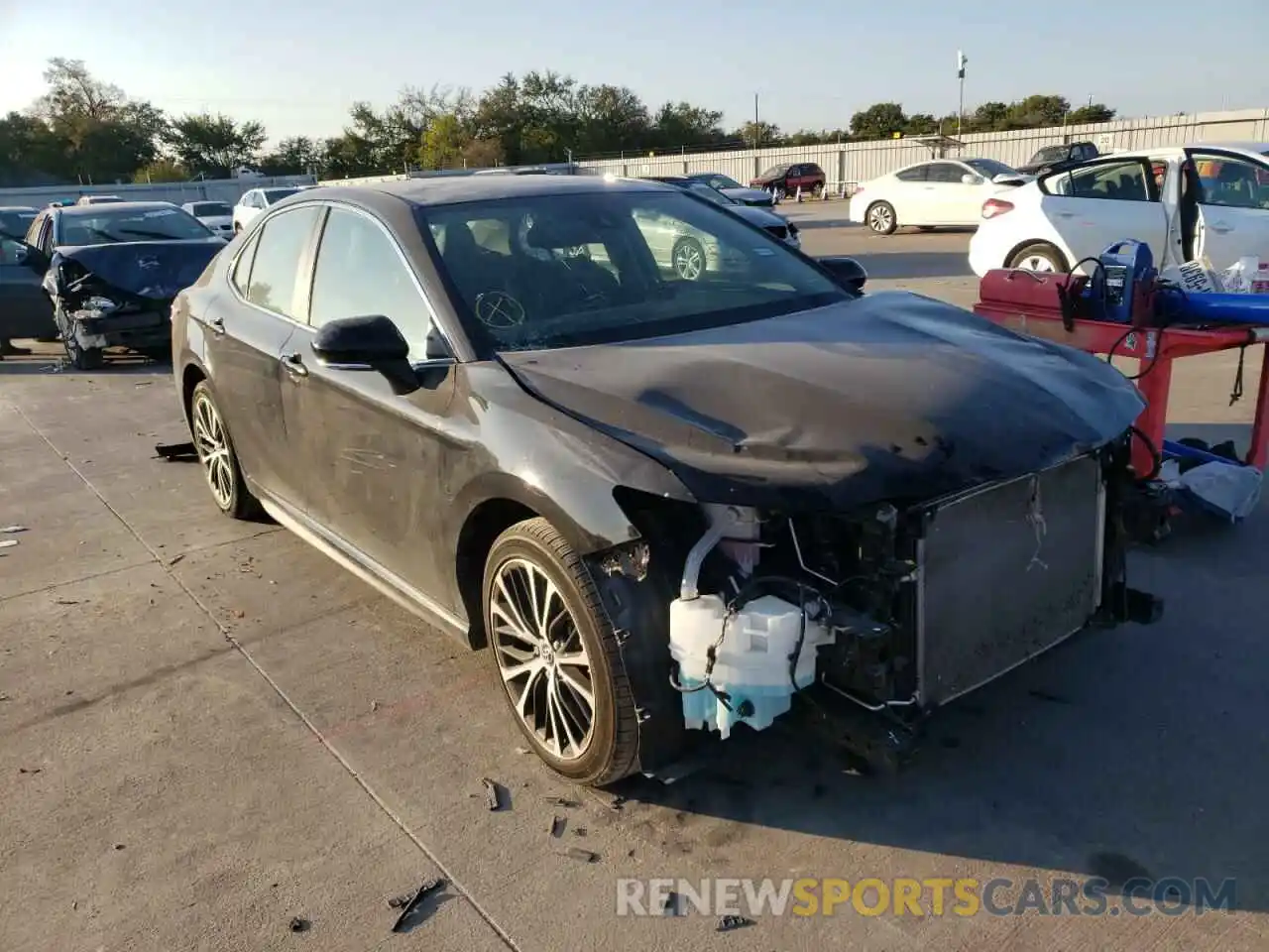 1 Photograph of a damaged car 4T1M11AK4LU933820 TOYOTA CAMRY 2020