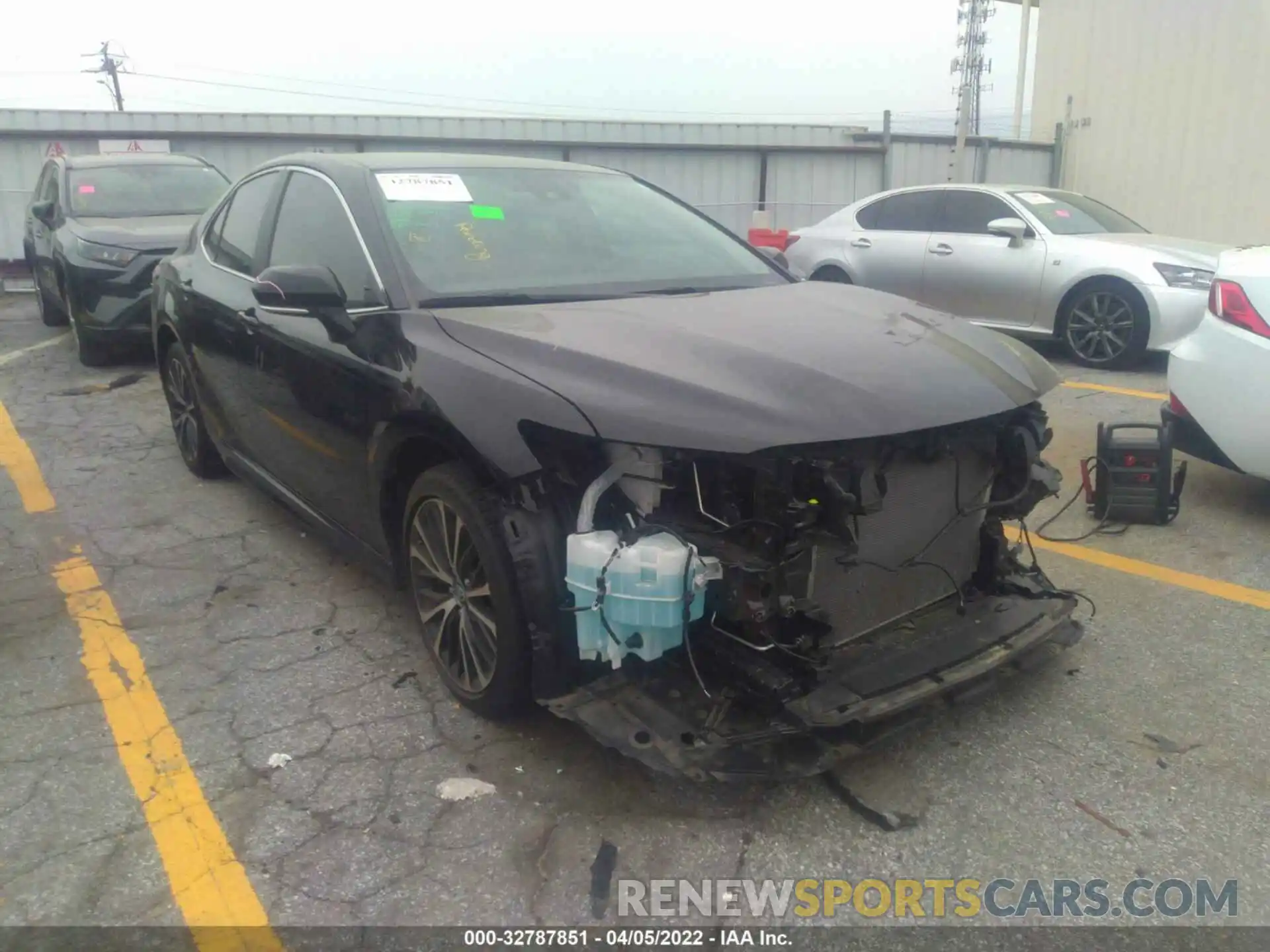 1 Photograph of a damaged car 4T1M11AK4LU974965 TOYOTA CAMRY 2020