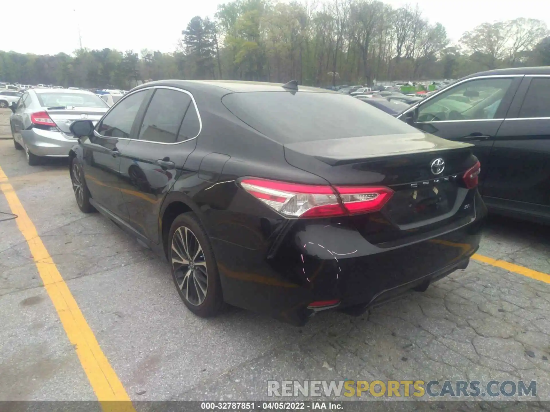 3 Photograph of a damaged car 4T1M11AK4LU974965 TOYOTA CAMRY 2020