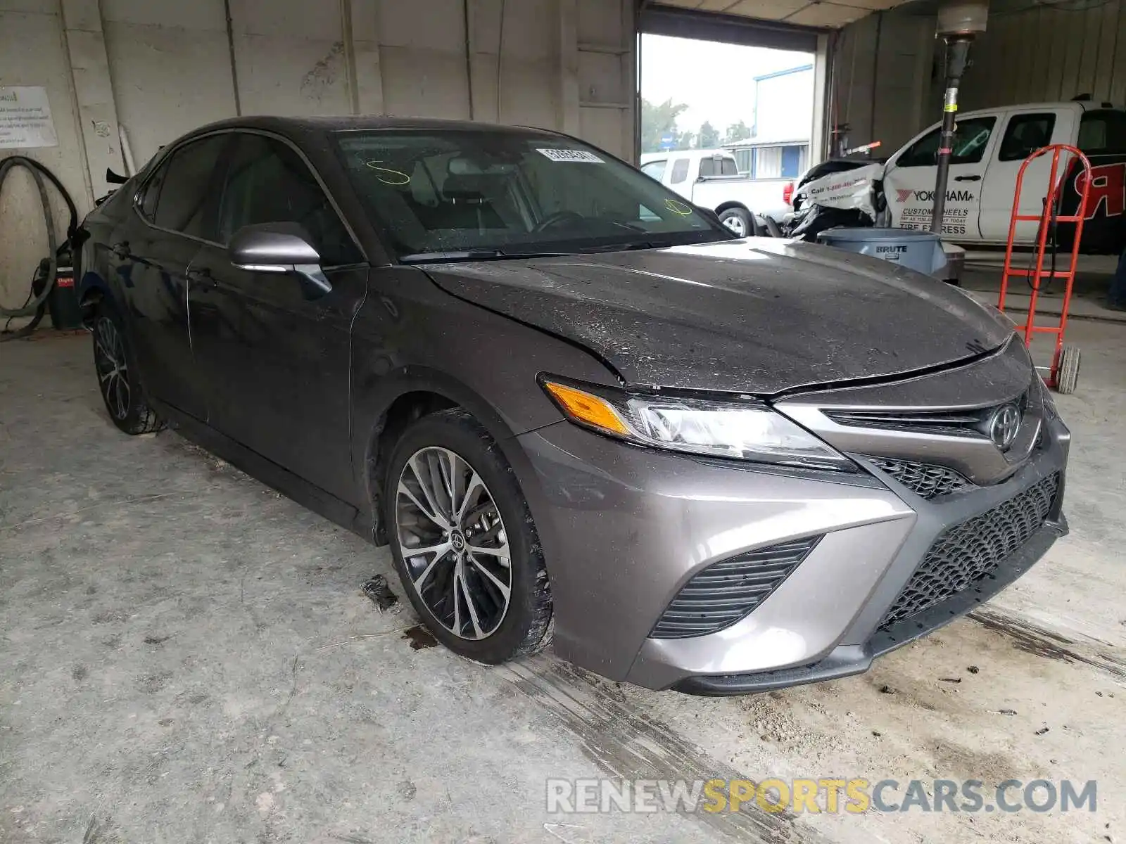 1 Photograph of a damaged car 4T1M11AK4LU990437 TOYOTA CAMRY 2020