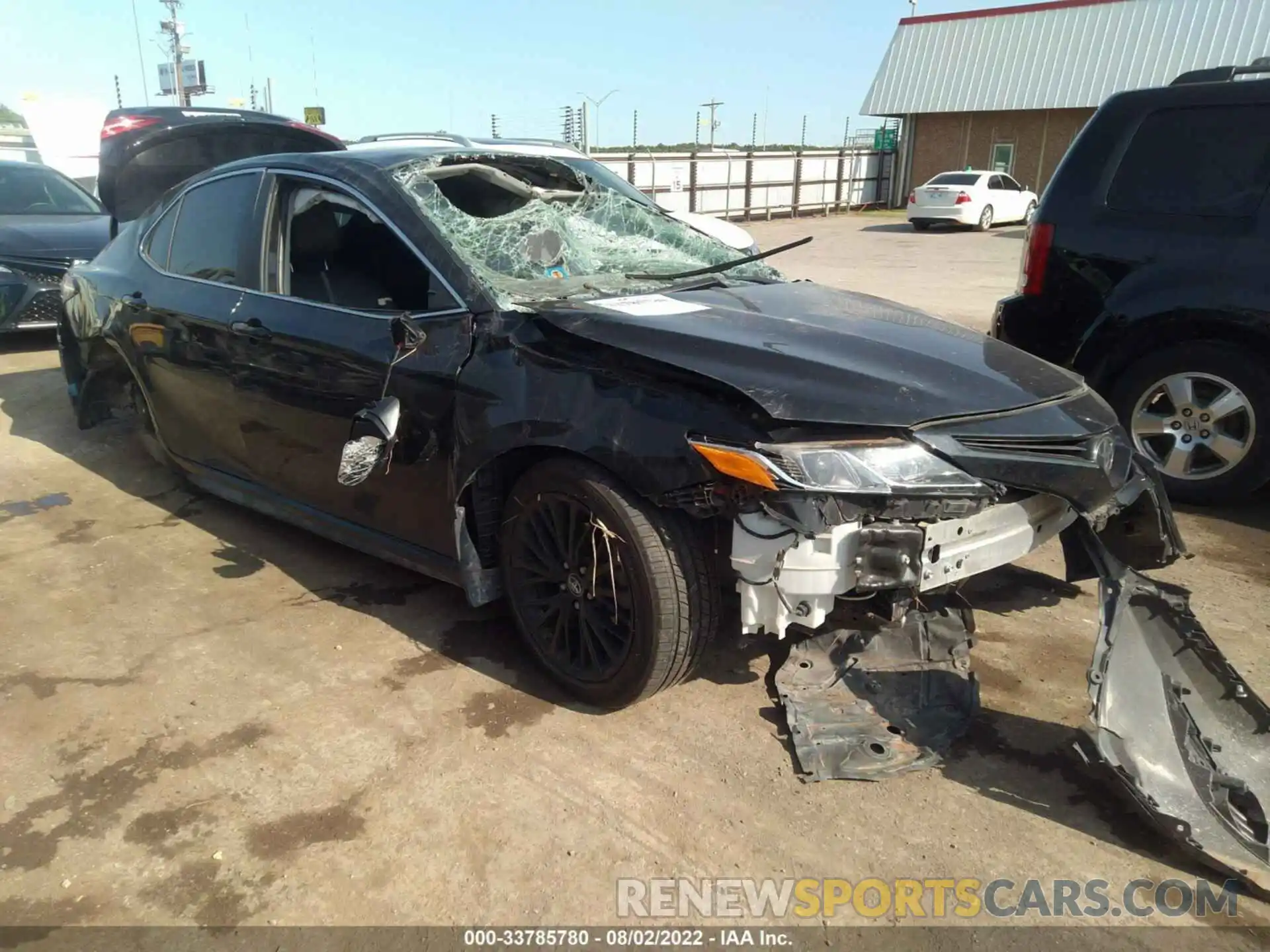 1 Photograph of a damaged car 4T1M11AK5LU318077 TOYOTA CAMRY 2020