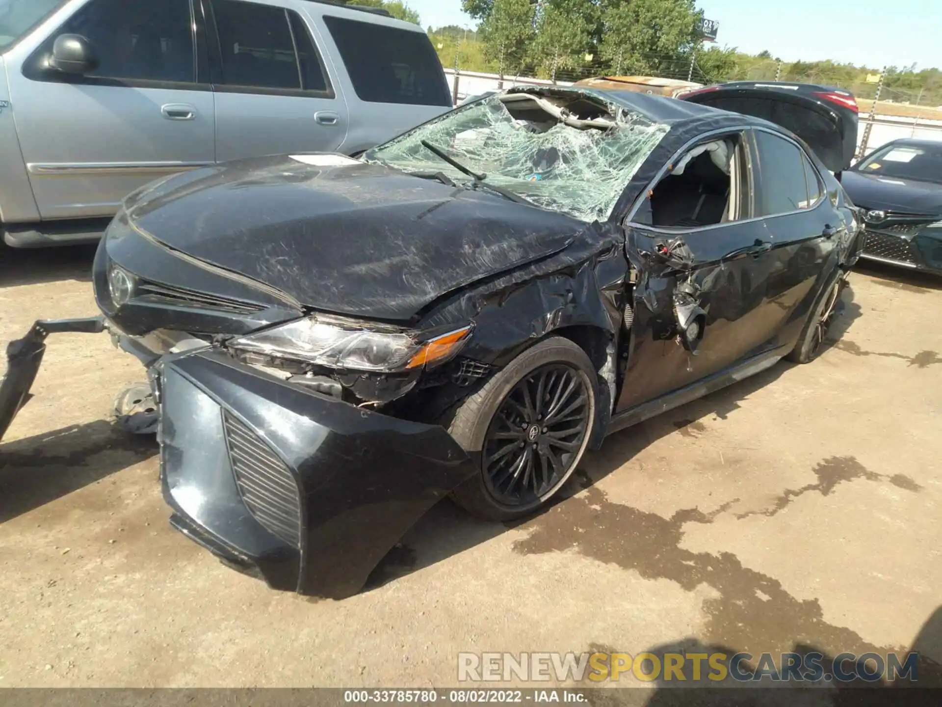 2 Photograph of a damaged car 4T1M11AK5LU318077 TOYOTA CAMRY 2020