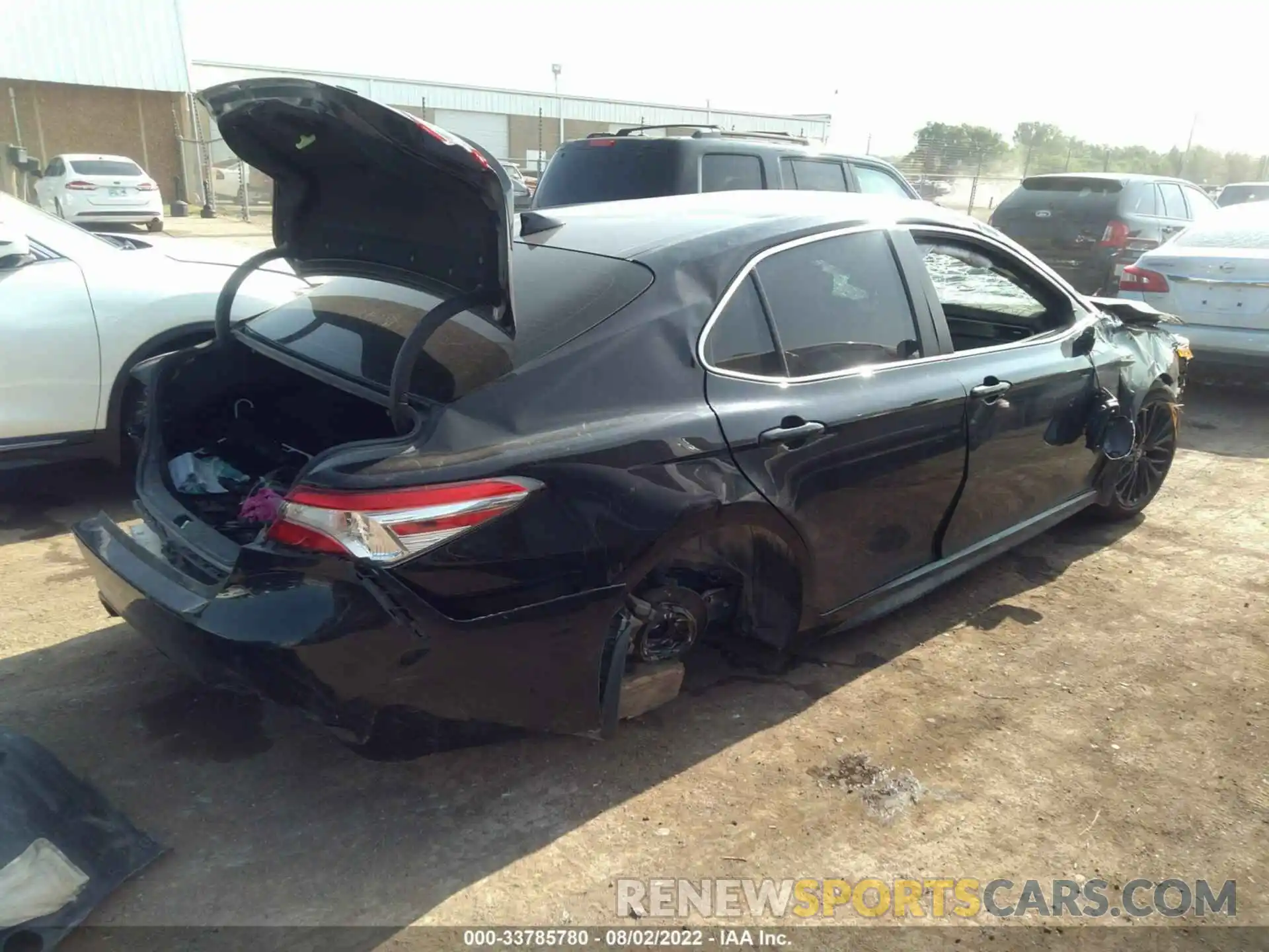 4 Photograph of a damaged car 4T1M11AK5LU318077 TOYOTA CAMRY 2020