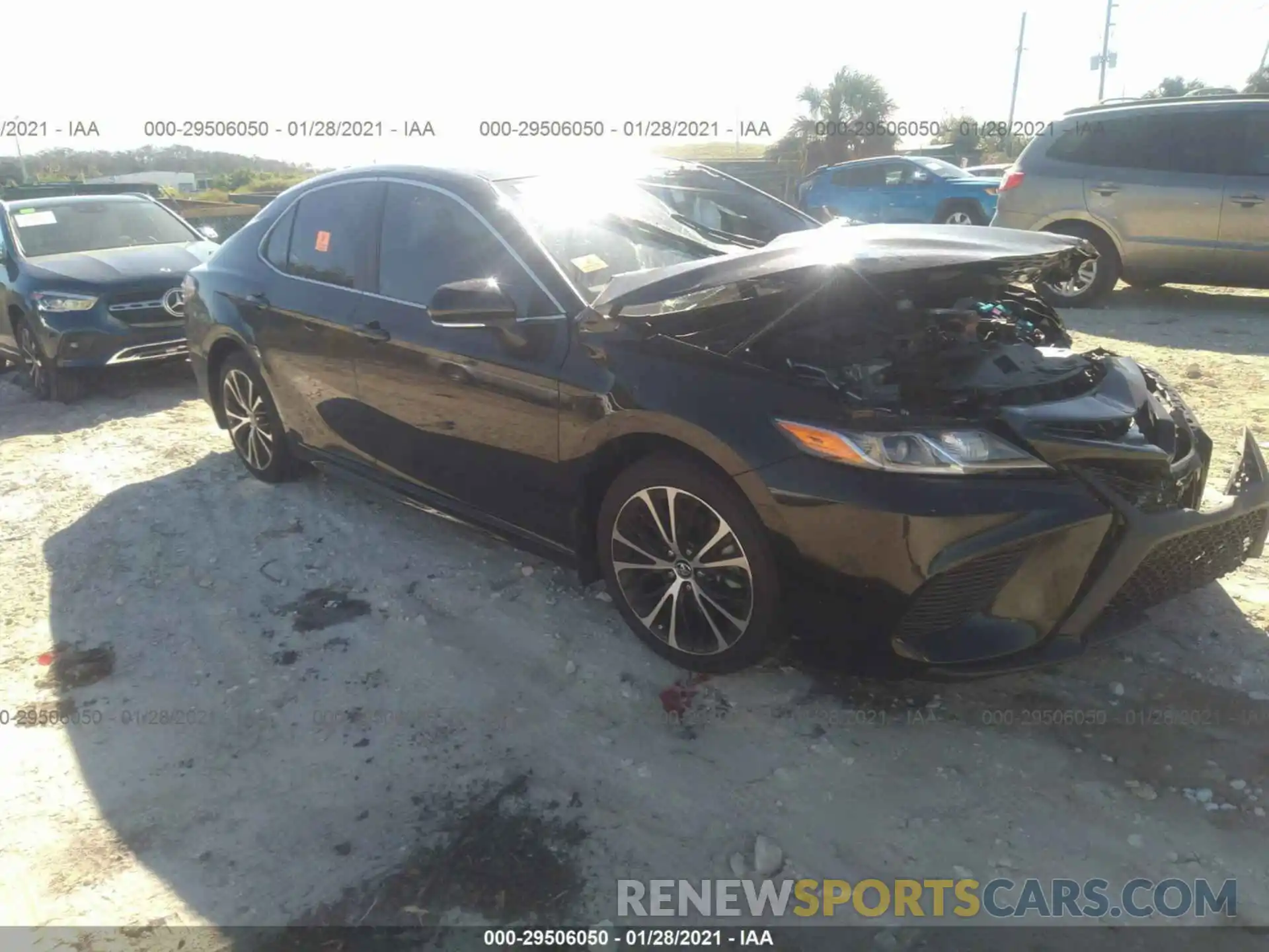 1 Photograph of a damaged car 4T1M11AK5LU319083 TOYOTA CAMRY 2020