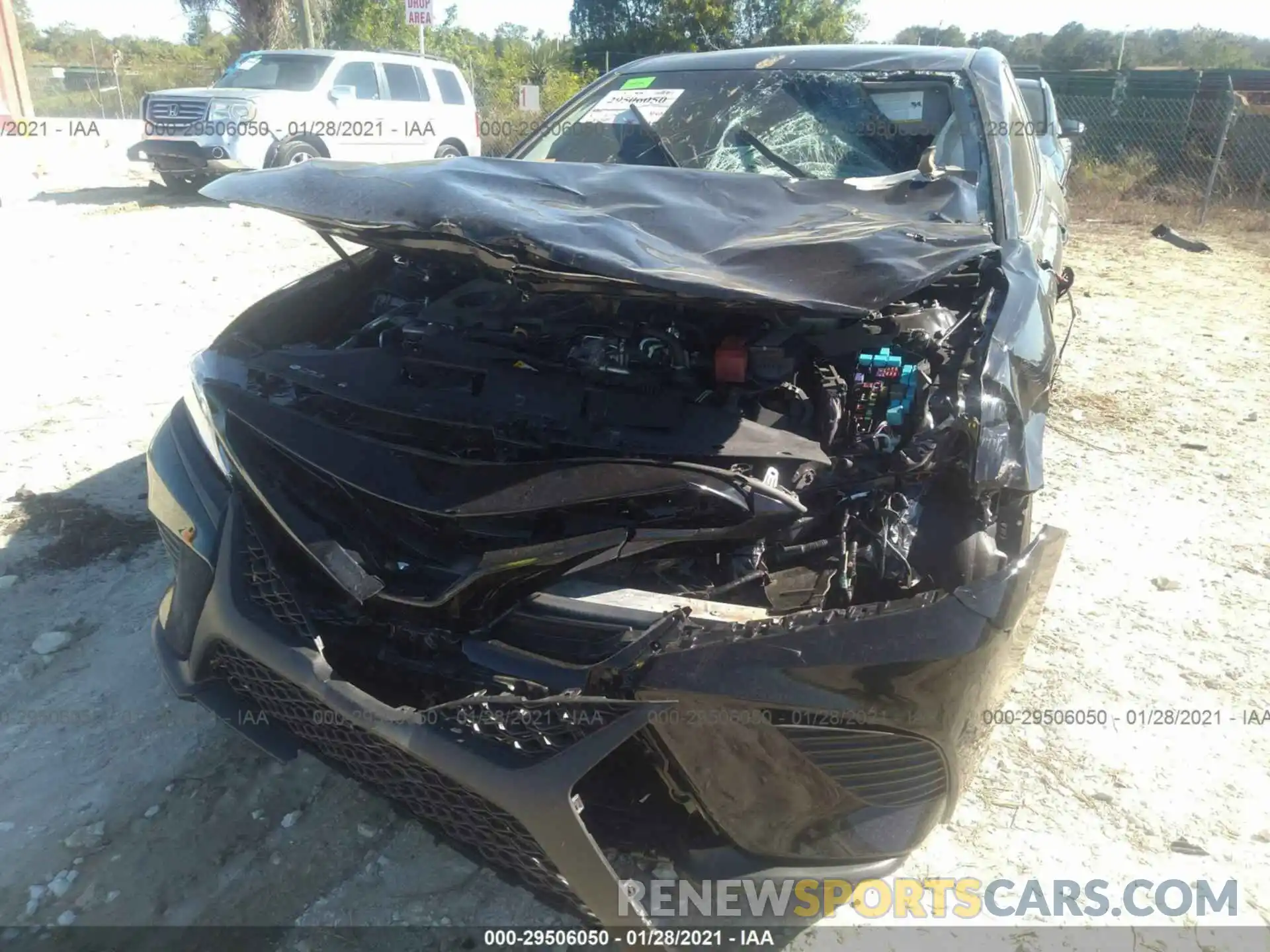 6 Photograph of a damaged car 4T1M11AK5LU319083 TOYOTA CAMRY 2020