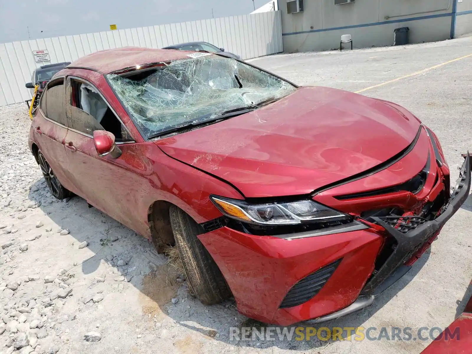 1 Photograph of a damaged car 4T1M11AK5LU385939 TOYOTA CAMRY 2020