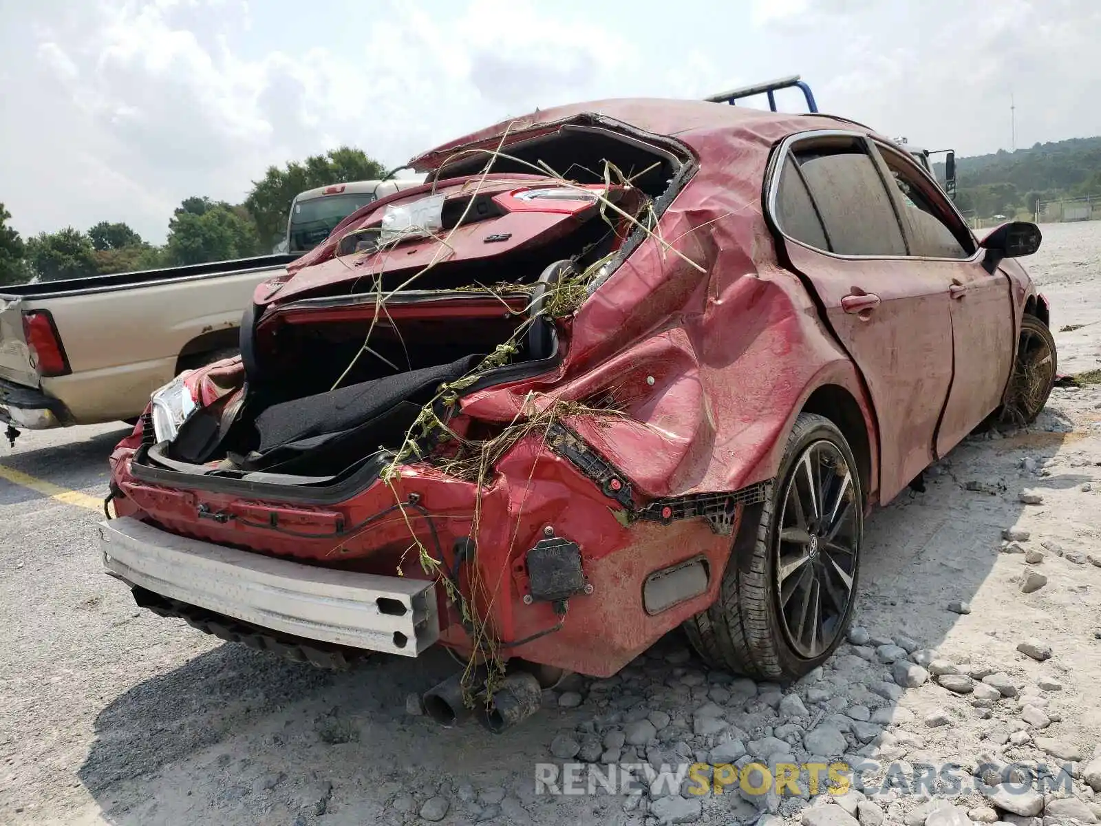 4 Photograph of a damaged car 4T1M11AK5LU385939 TOYOTA CAMRY 2020