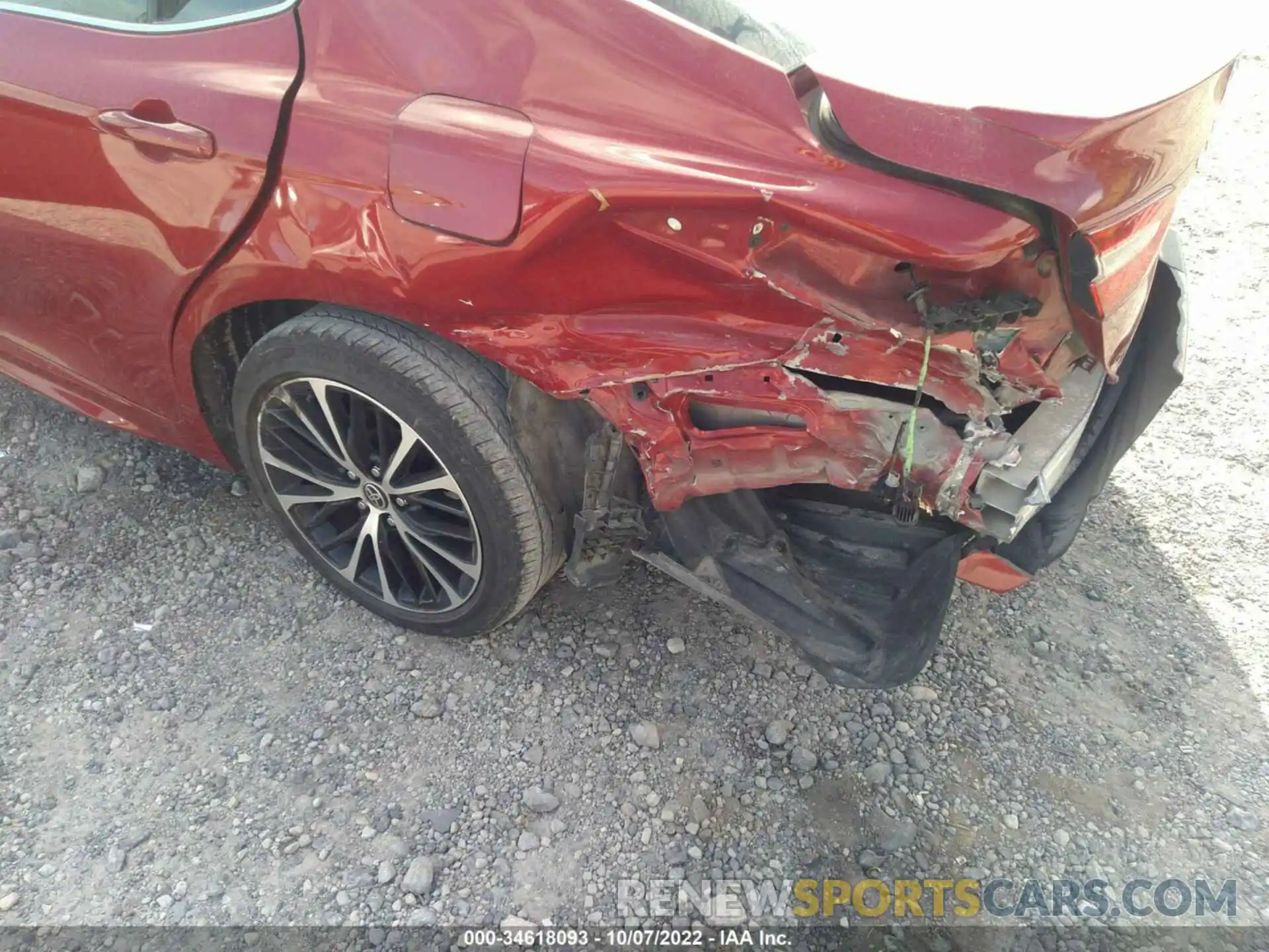 6 Photograph of a damaged car 4T1M11AK5LU399033 TOYOTA CAMRY 2020