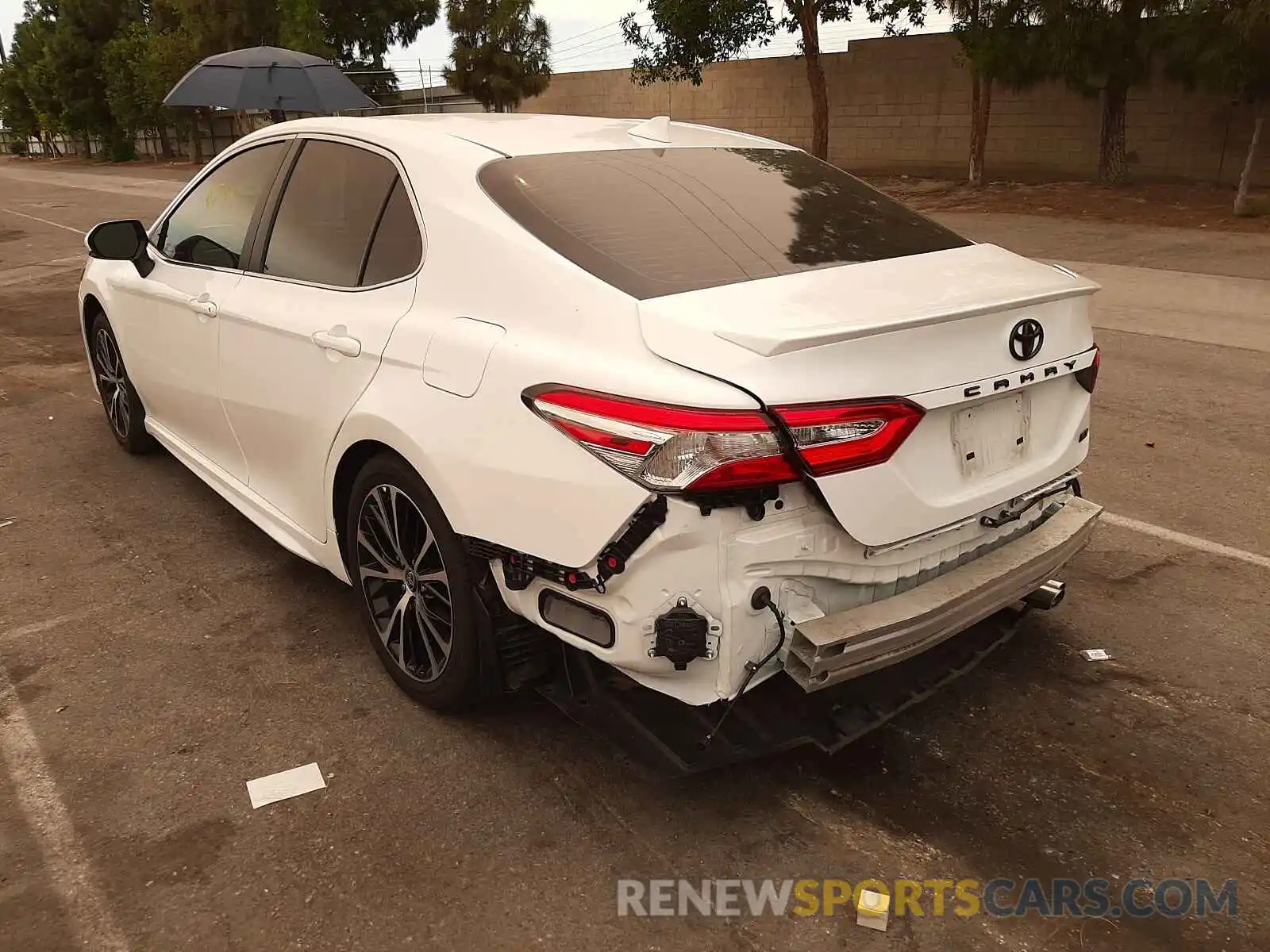 3 Photograph of a damaged car 4T1M11AK5LU502855 TOYOTA CAMRY 2020