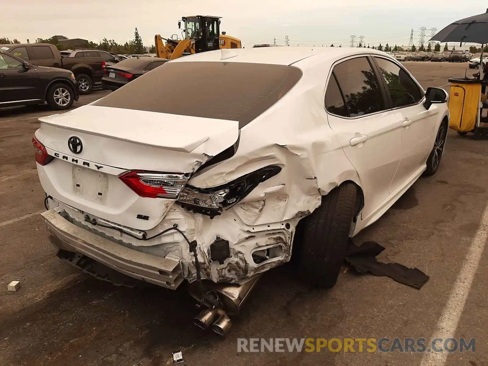 4 Photograph of a damaged car 4T1M11AK5LU502855 TOYOTA CAMRY 2020