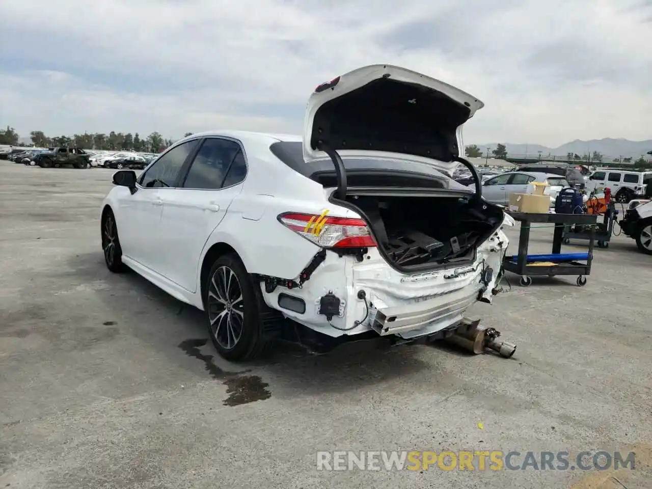 3 Photograph of a damaged car 4T1M11AK5LU510924 TOYOTA CAMRY 2020