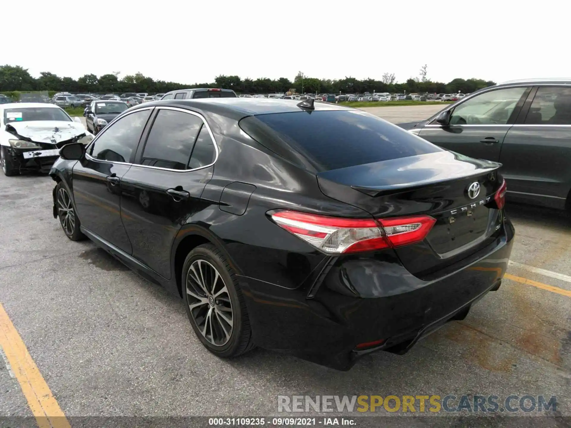 3 Photograph of a damaged car 4T1M11AK5LU858531 TOYOTA CAMRY 2020