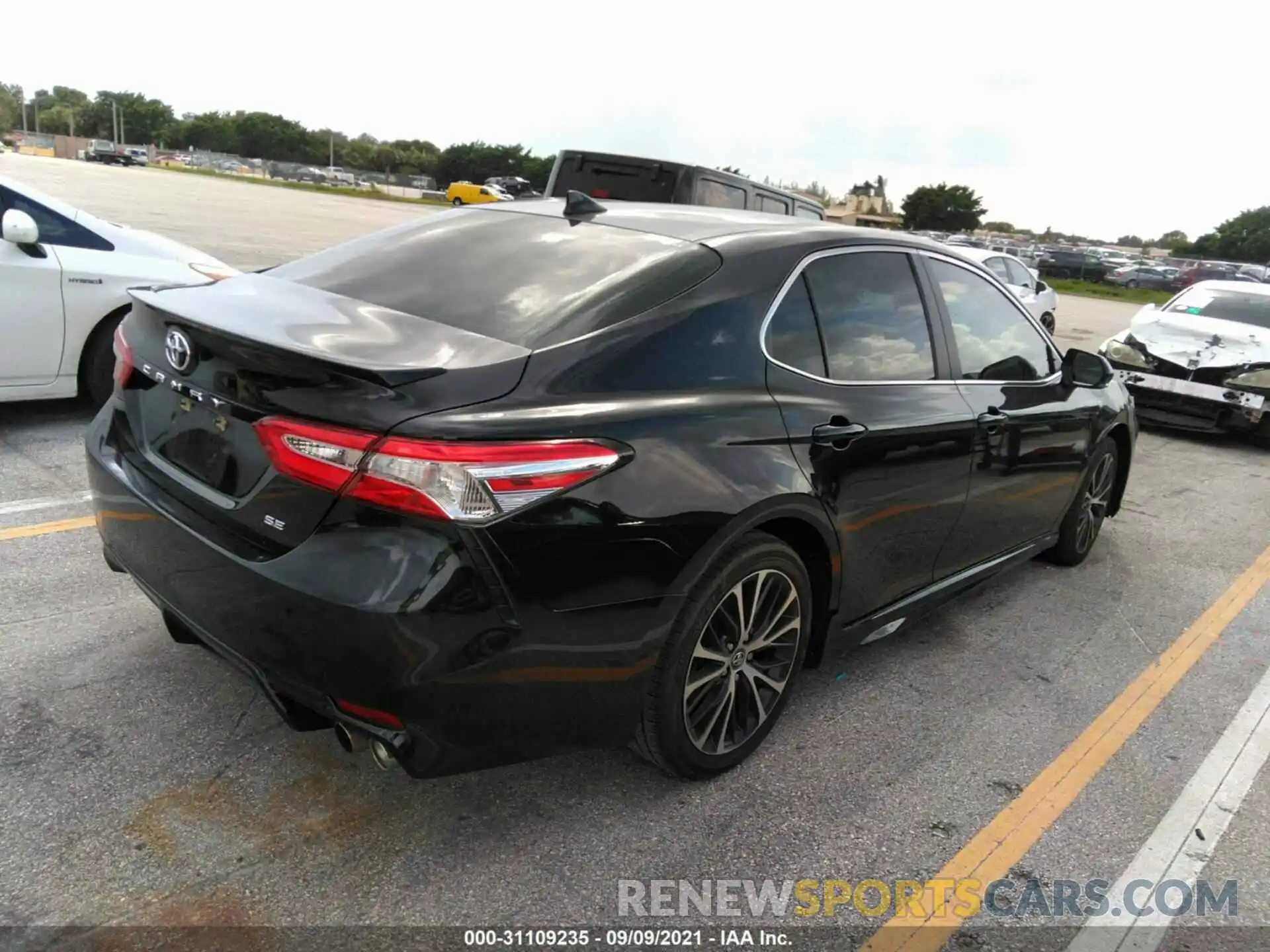 4 Photograph of a damaged car 4T1M11AK5LU858531 TOYOTA CAMRY 2020