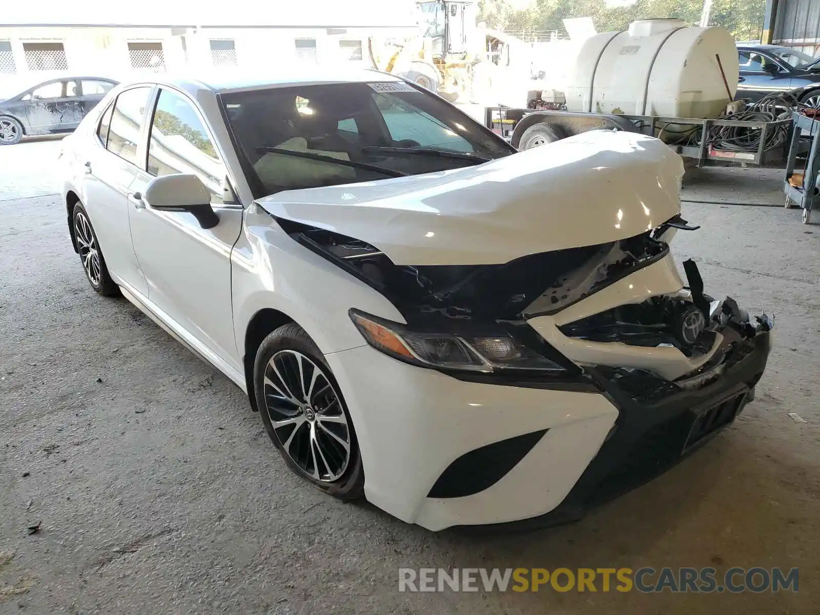 1 Photograph of a damaged car 4T1M11AK5LU884868 TOYOTA CAMRY 2020