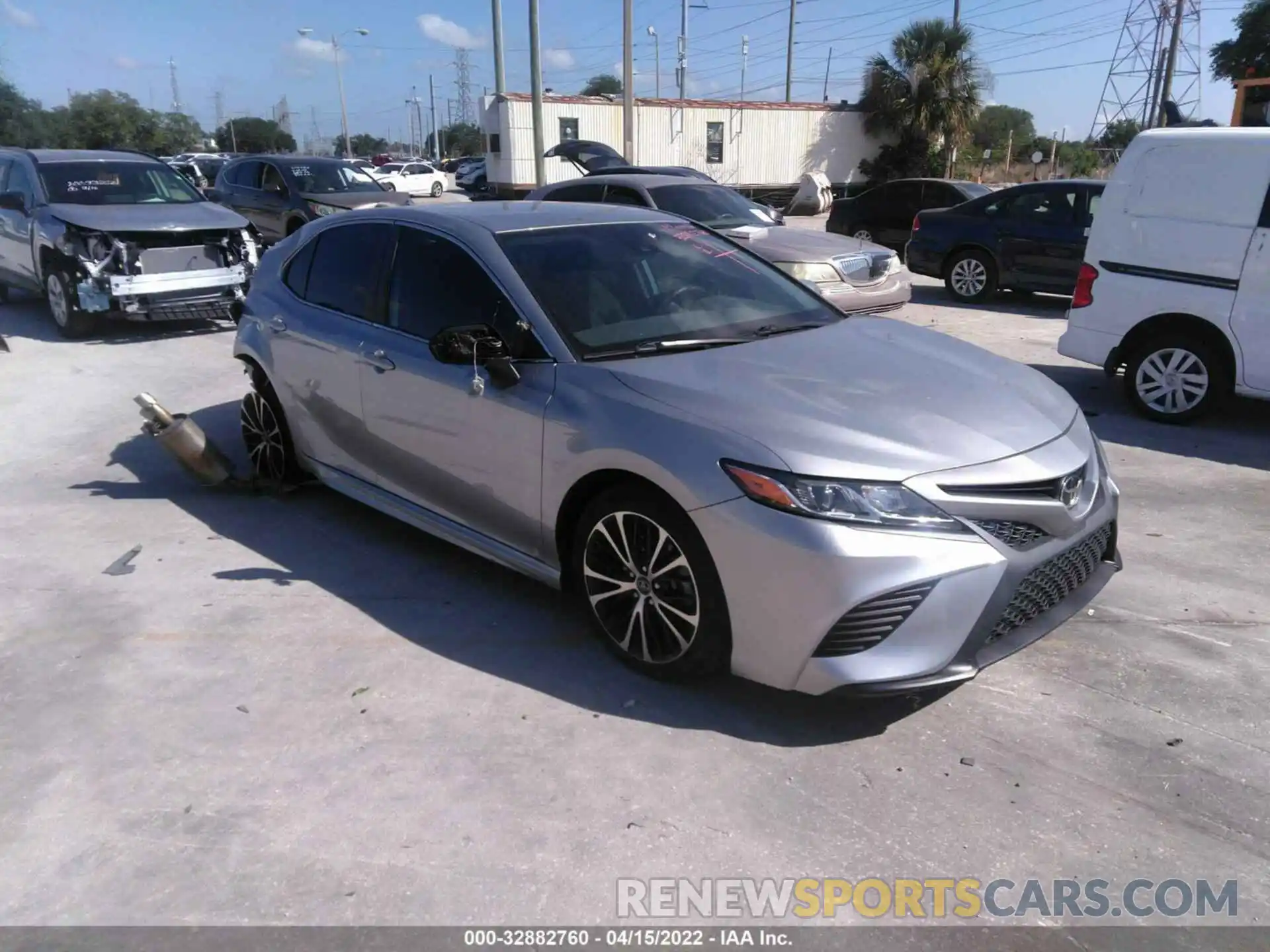 1 Photograph of a damaged car 4T1M11AK5LU885678 TOYOTA CAMRY 2020