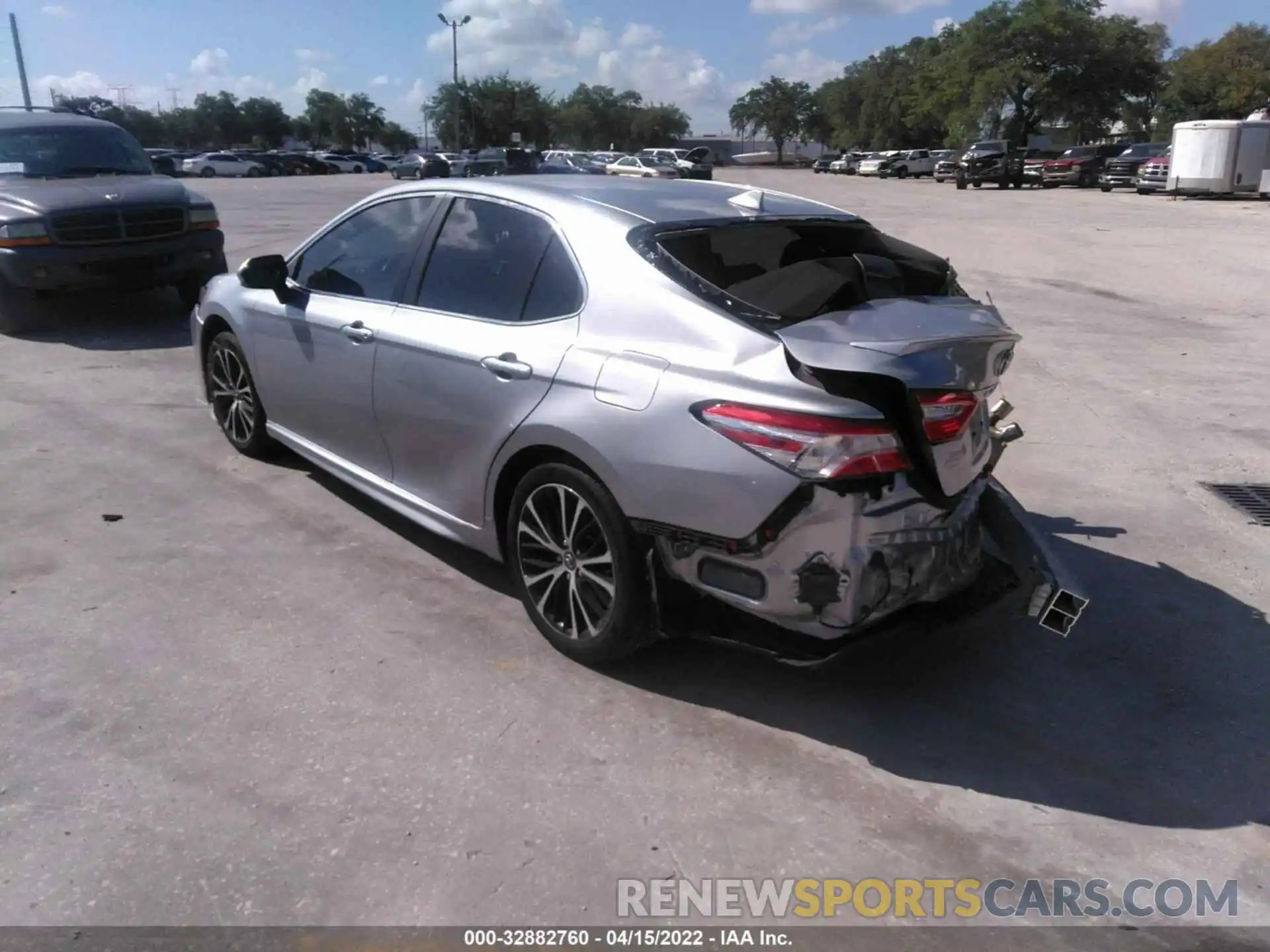 3 Photograph of a damaged car 4T1M11AK5LU885678 TOYOTA CAMRY 2020