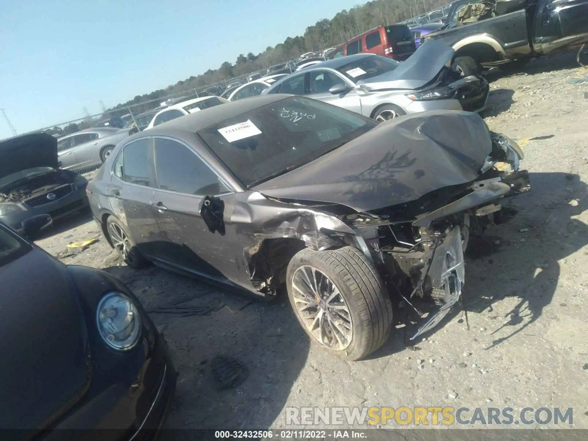 1 Photograph of a damaged car 4T1M11AK5LU896549 TOYOTA CAMRY 2020