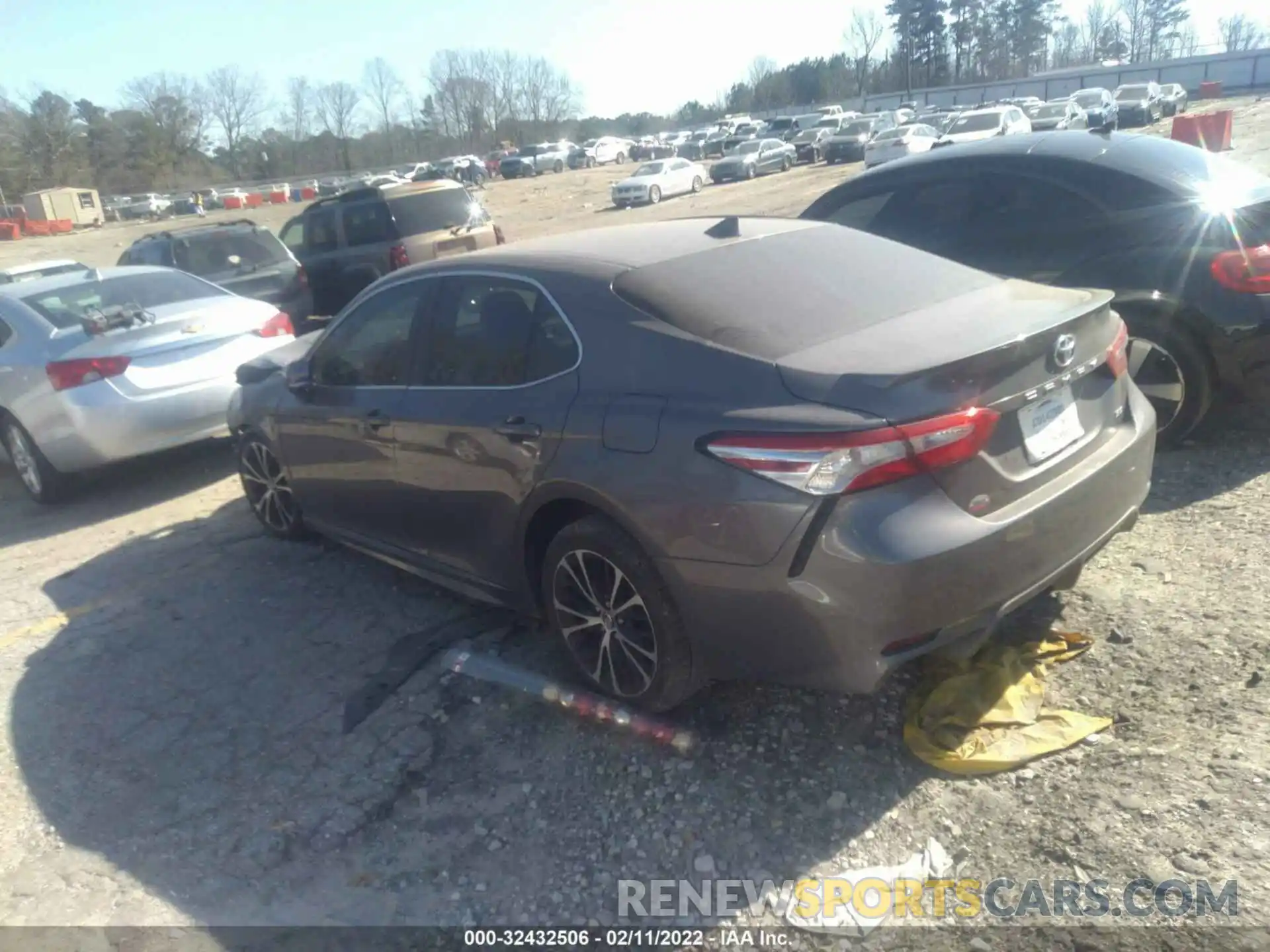 3 Photograph of a damaged car 4T1M11AK5LU896549 TOYOTA CAMRY 2020