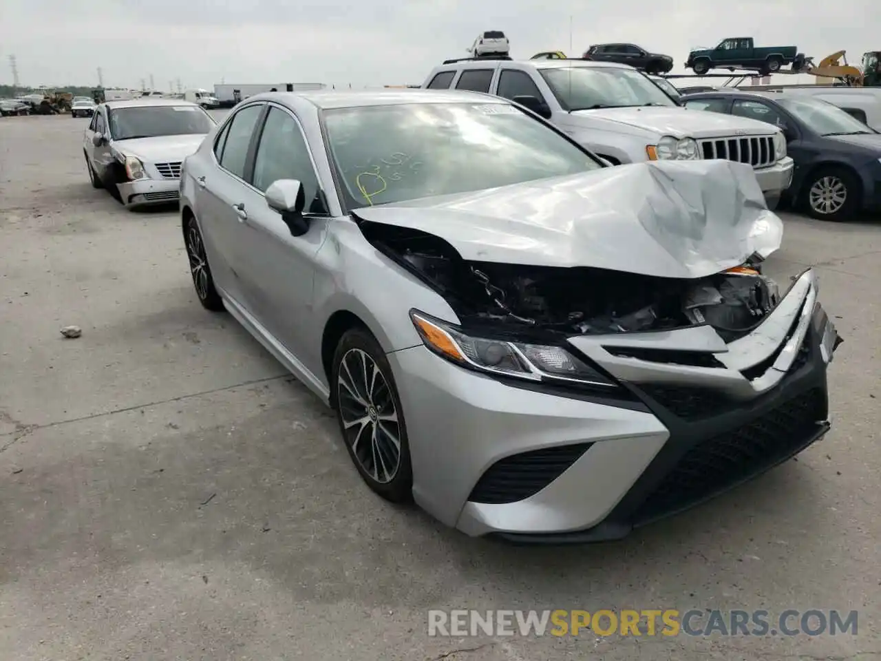 1 Photograph of a damaged car 4T1M11AK5LU905413 TOYOTA CAMRY 2020