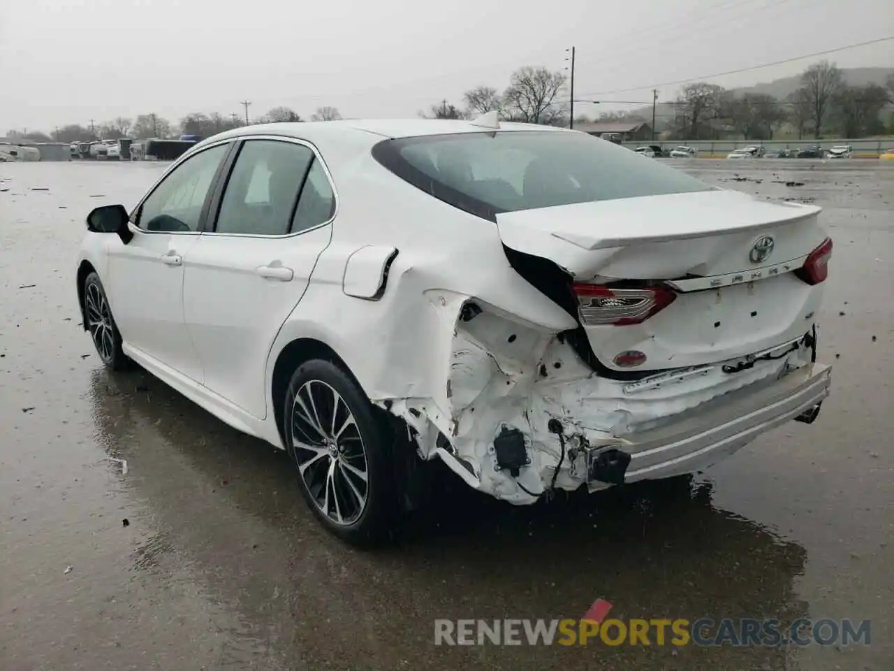 3 Photograph of a damaged car 4T1M11AK5LU908005 TOYOTA CAMRY 2020