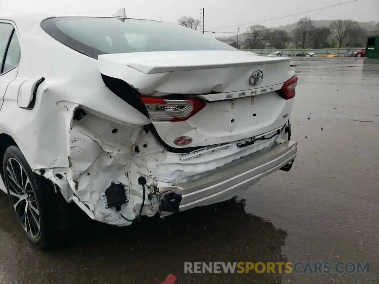 9 Photograph of a damaged car 4T1M11AK5LU908005 TOYOTA CAMRY 2020