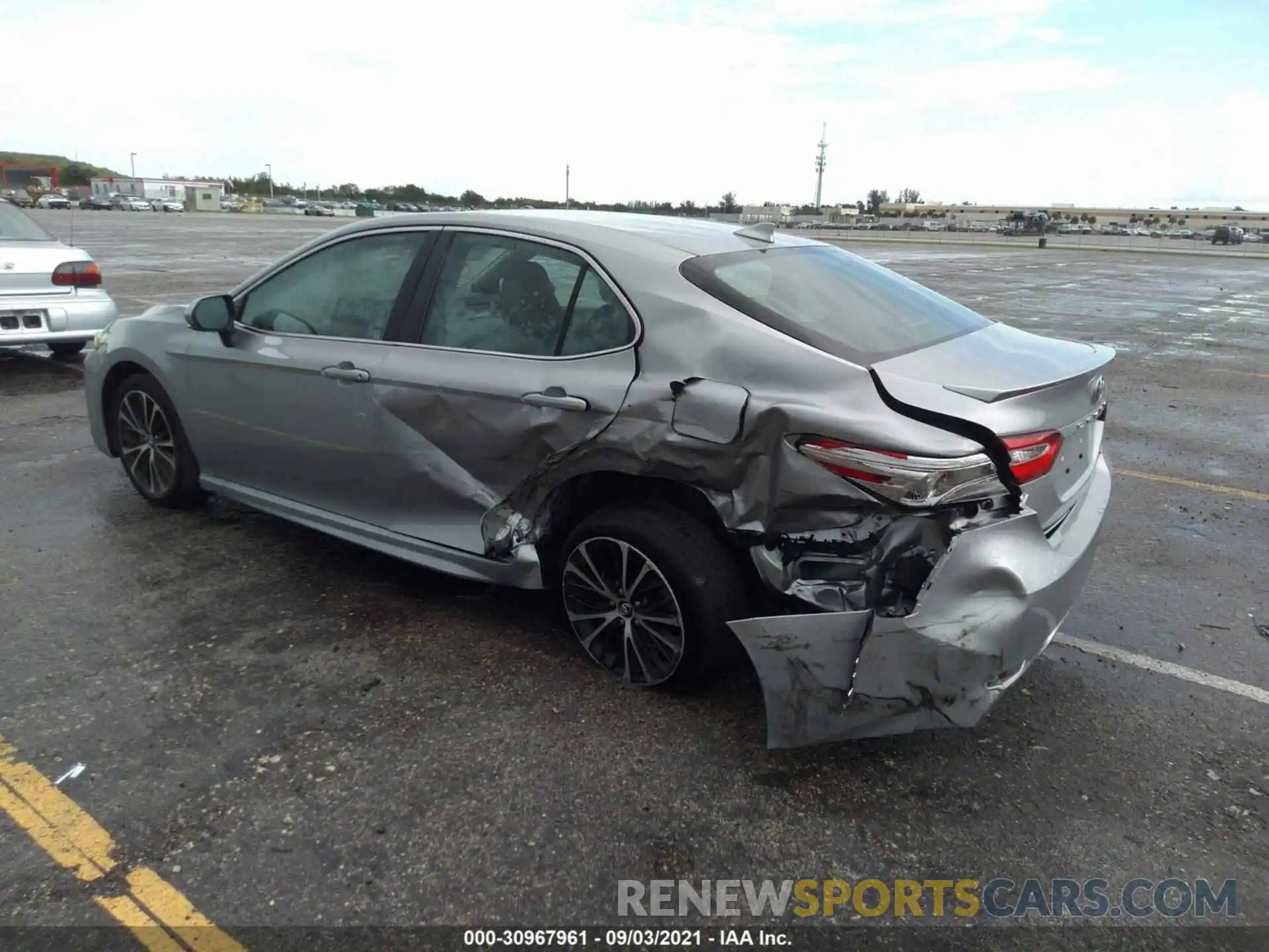 3 Photograph of a damaged car 4T1M11AK5LU914774 TOYOTA CAMRY 2020