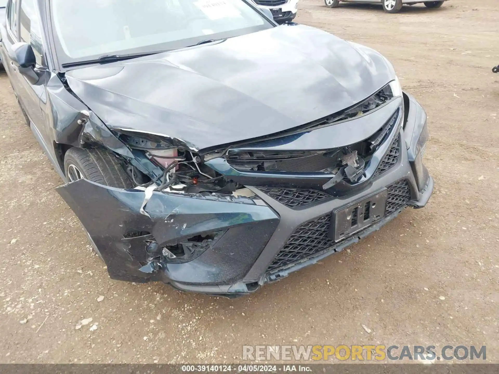 18 Photograph of a damaged car 4T1M11AK5LU917934 TOYOTA CAMRY 2020