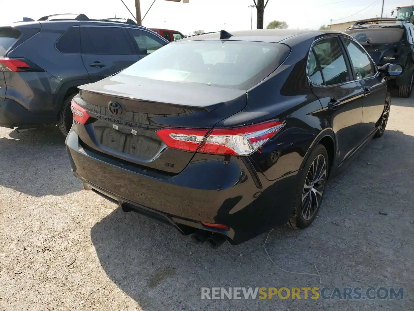 4 Photograph of a damaged car 4T1M11AK5LU923863 TOYOTA CAMRY 2020